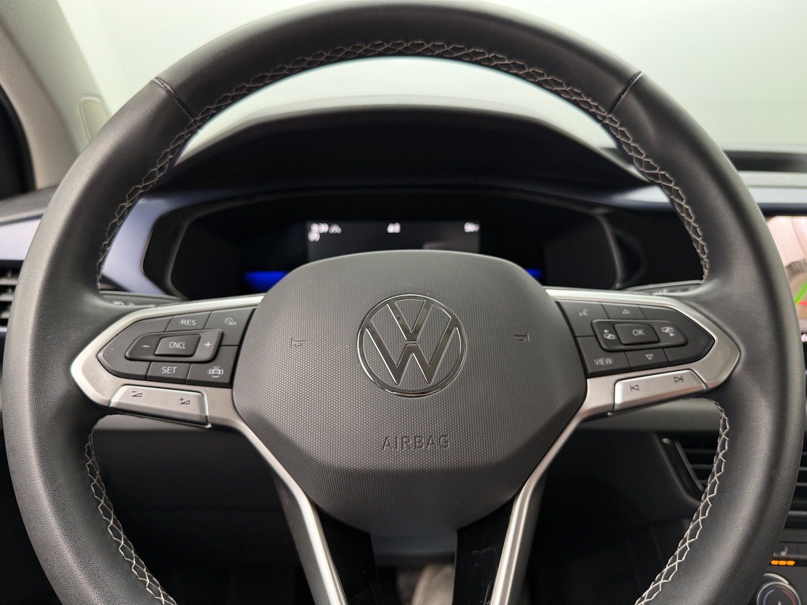 Thumbnail: 2022 Volkswagen Taos - 4