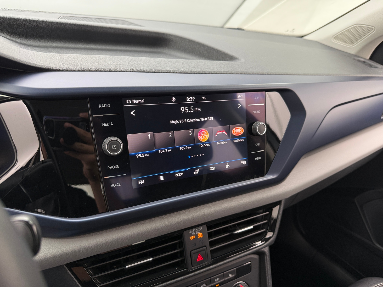 Thumbnail: 2022 Volkswagen Taos - 3