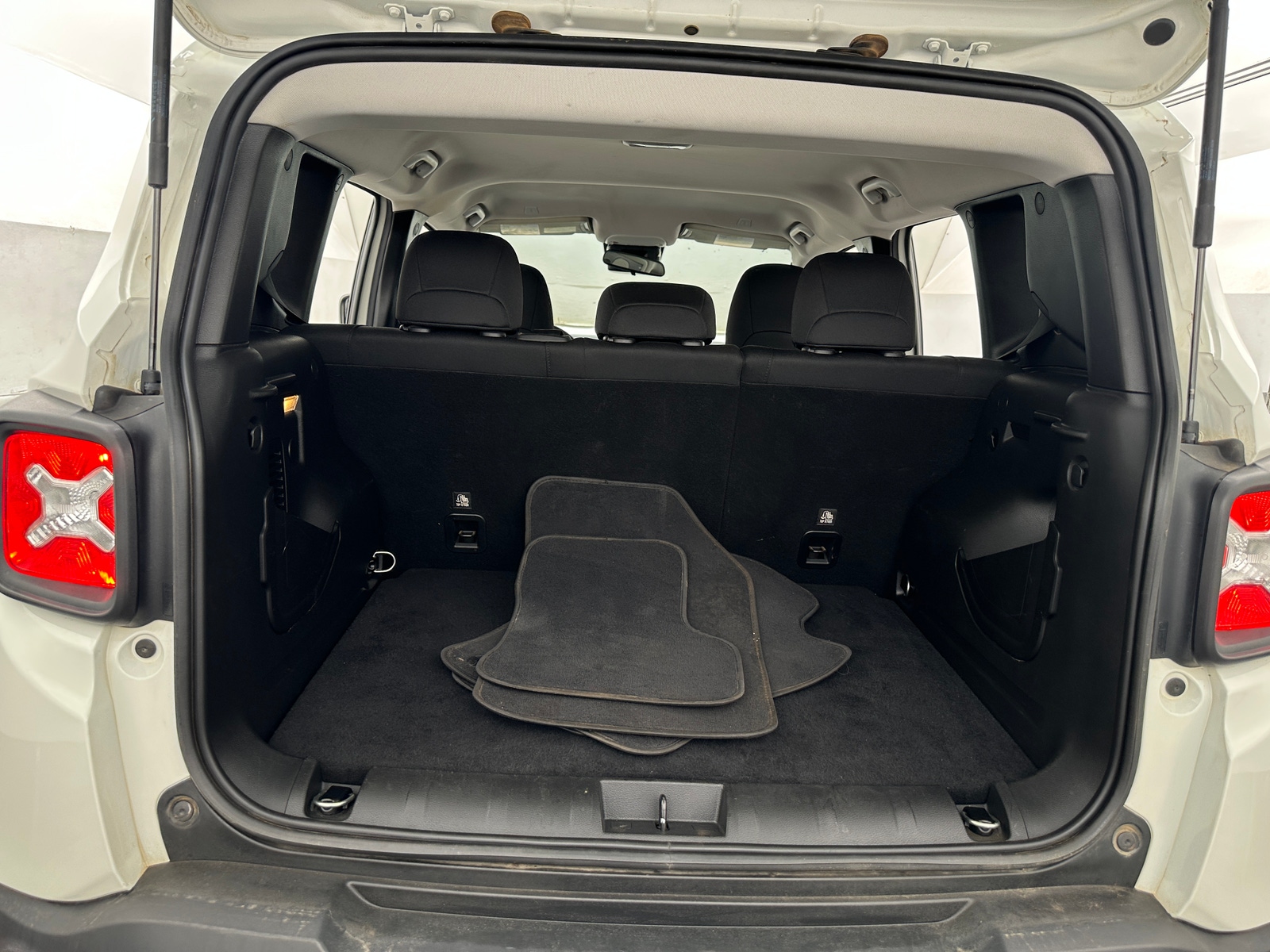 Thumbnail: 2021 Jeep Renegade - 7