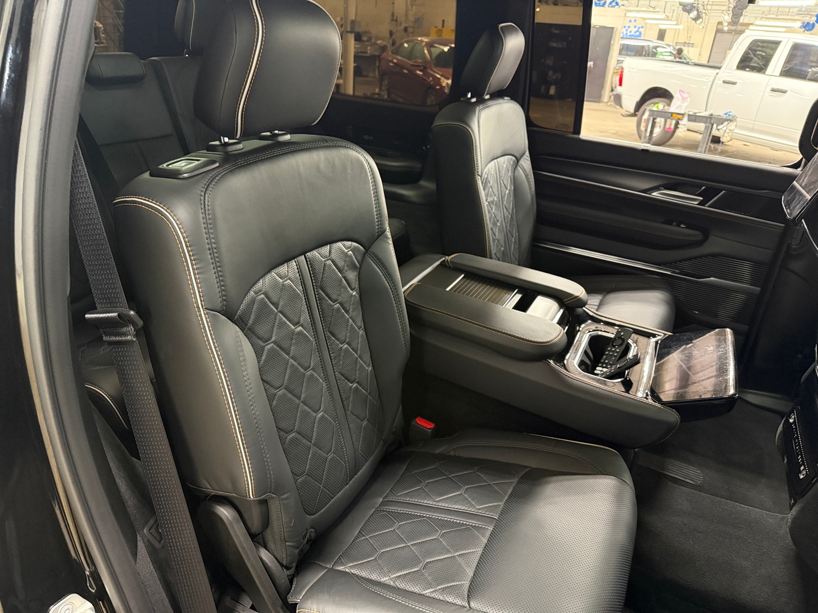 Thumbnail: 2024 Jeep Grand Wagoneer - 5