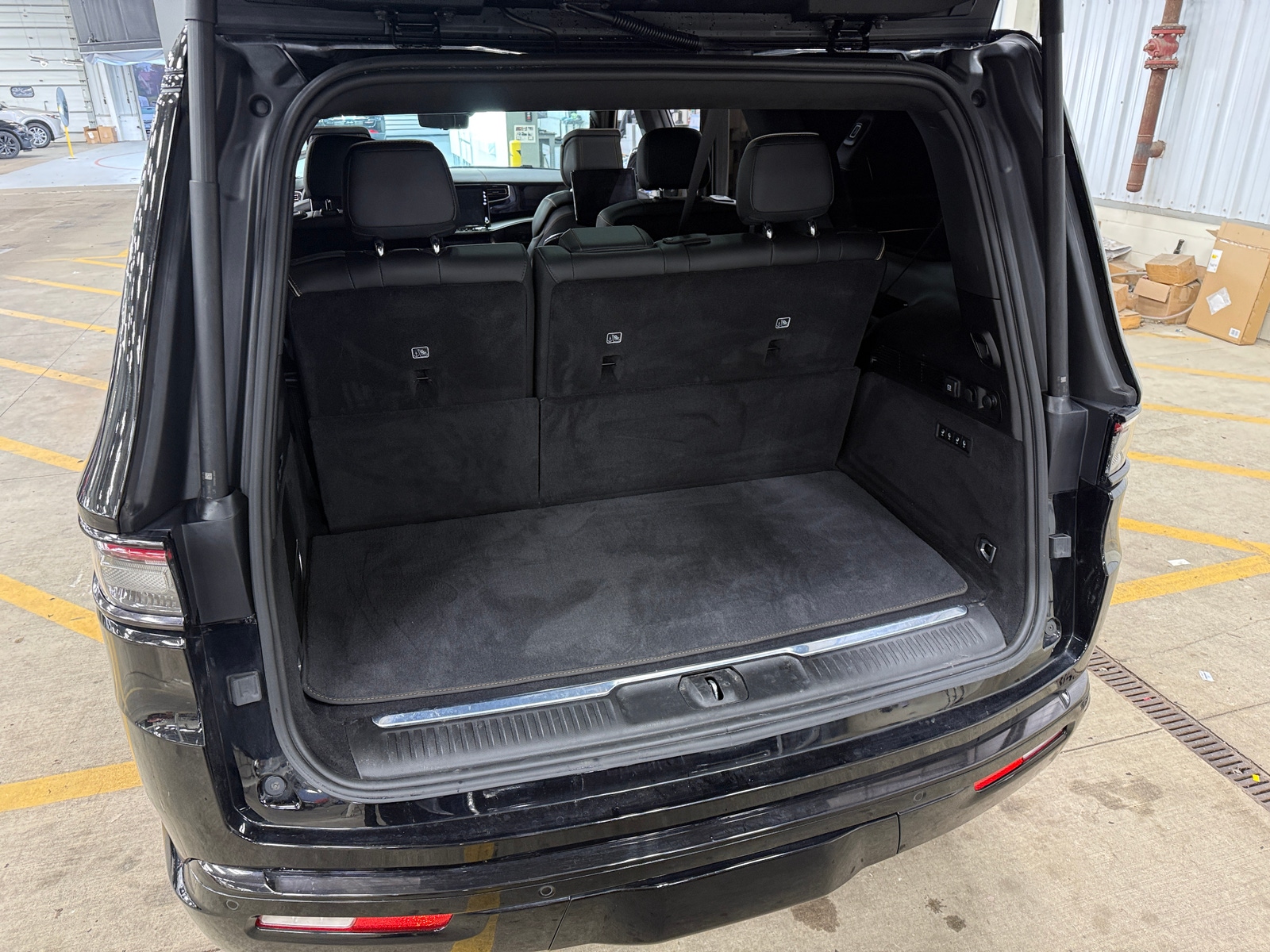 Thumbnail: 2024 Jeep Grand Wagoneer - 6