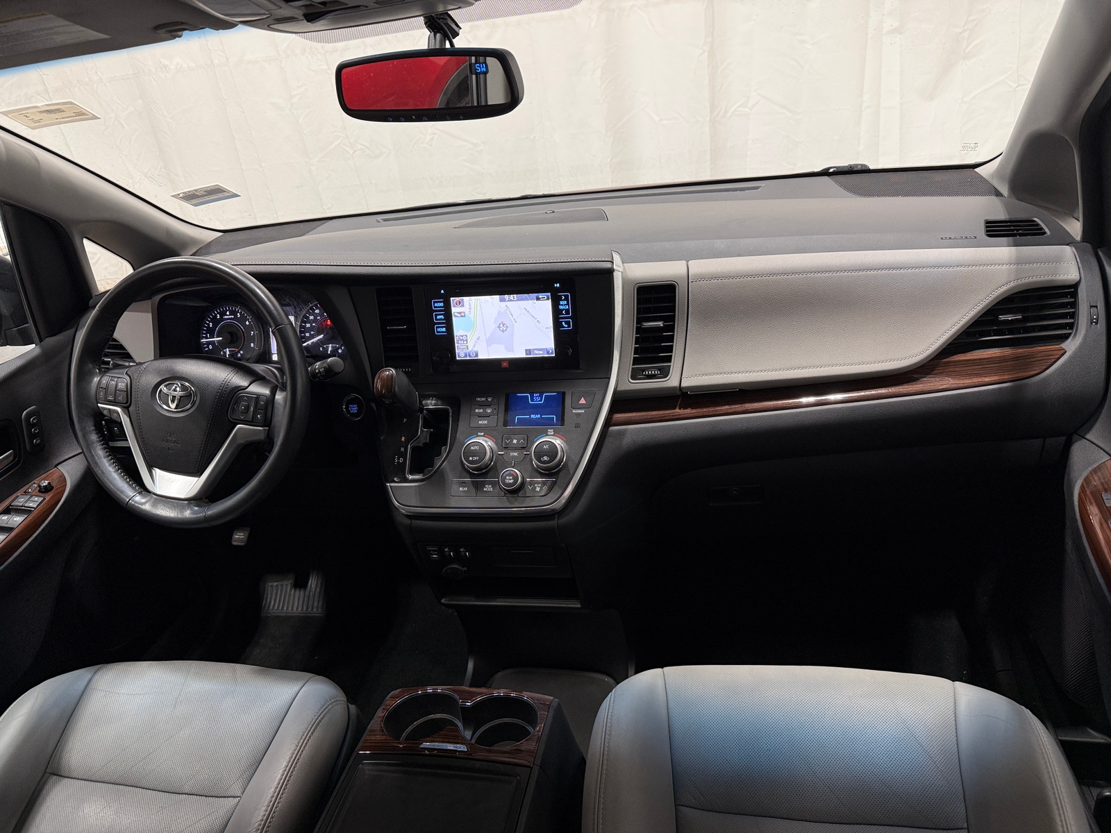 Thumbnail: 2016 Toyota Sienna - 2