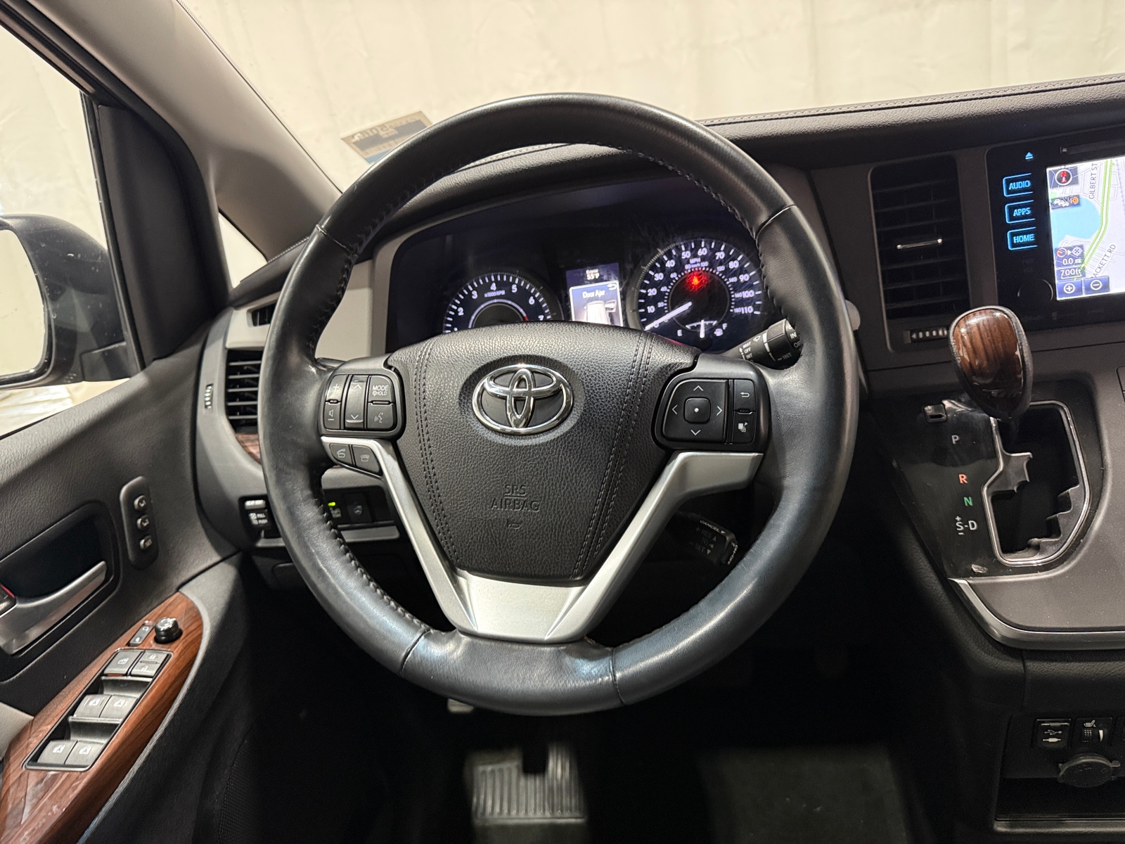 Thumbnail: 2016 Toyota Sienna - 4