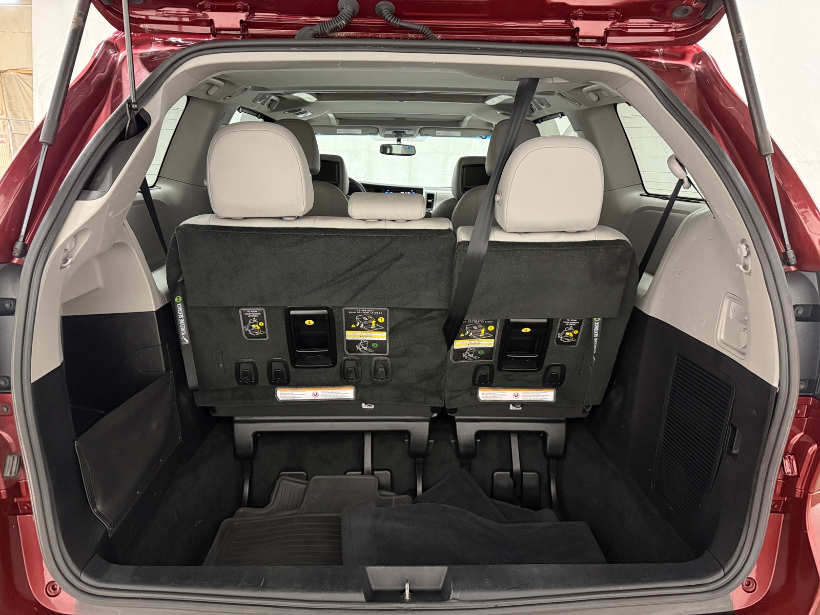 Thumbnail: 2016 Toyota Sienna - 6