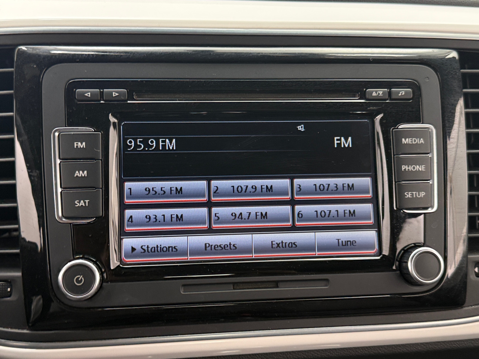 Thumbnail: 2013 Volkswagen Beetle - 4