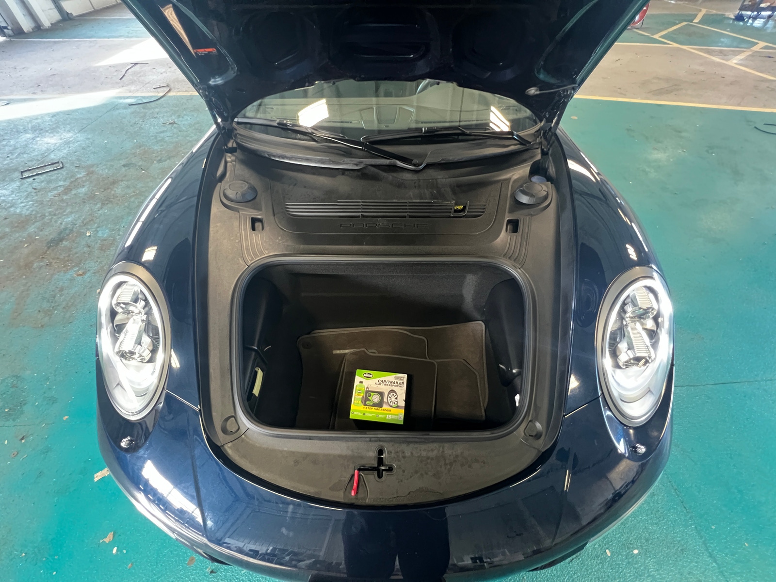 Thumbnail: 2017 Porsche 911 - 4