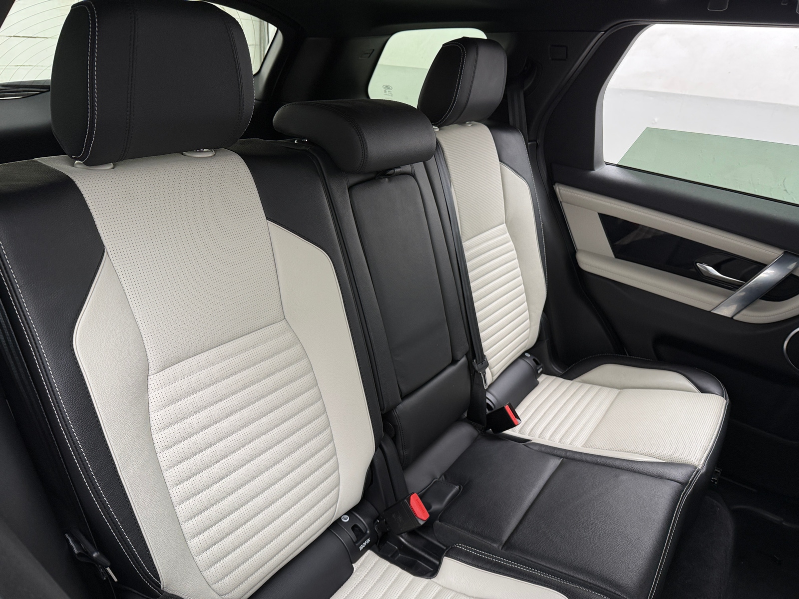 Thumbnail: 2020 Land Rover Discovery Sport - 5