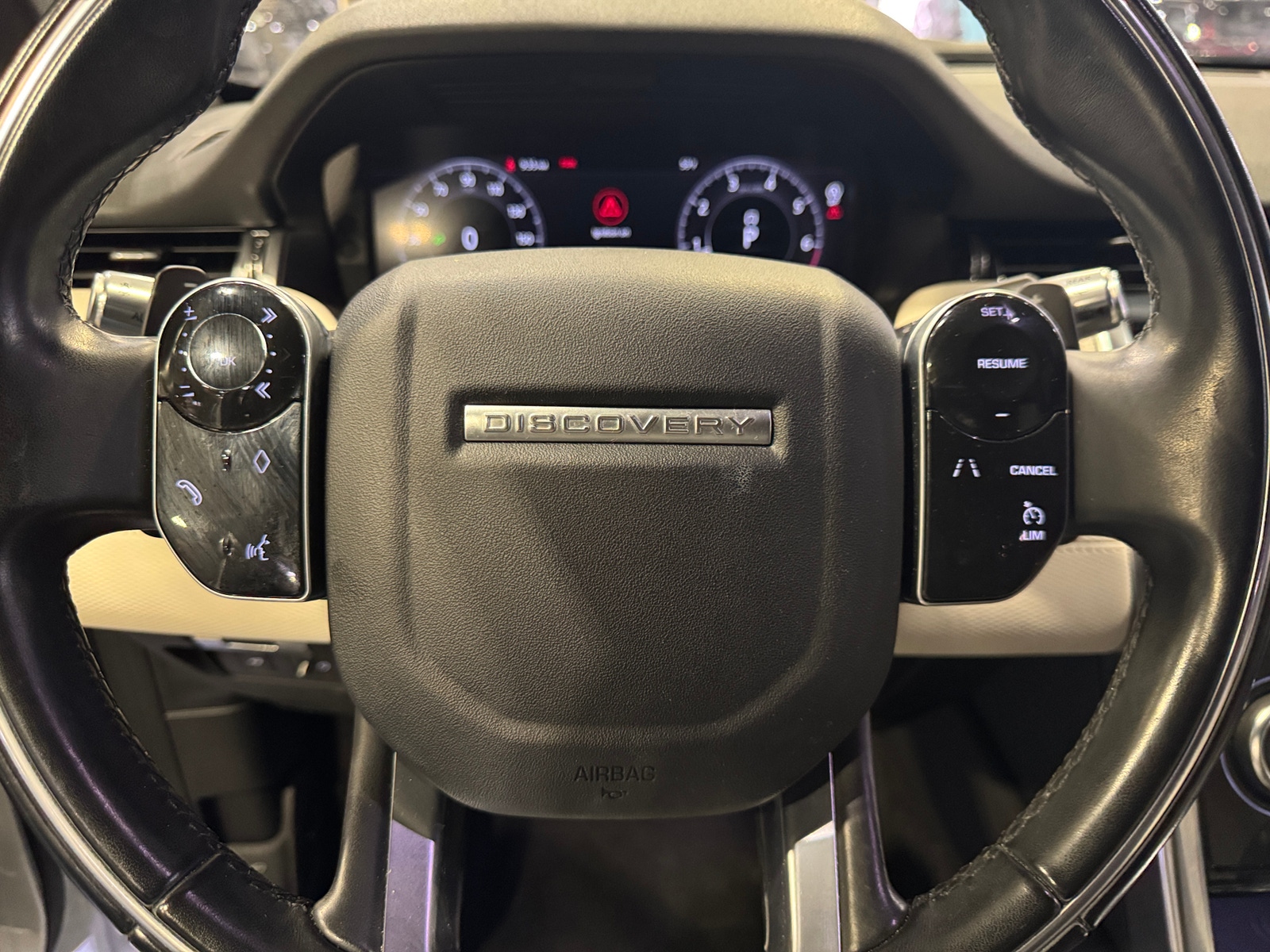 Thumbnail: 2020 Land Rover Discovery Sport - 4