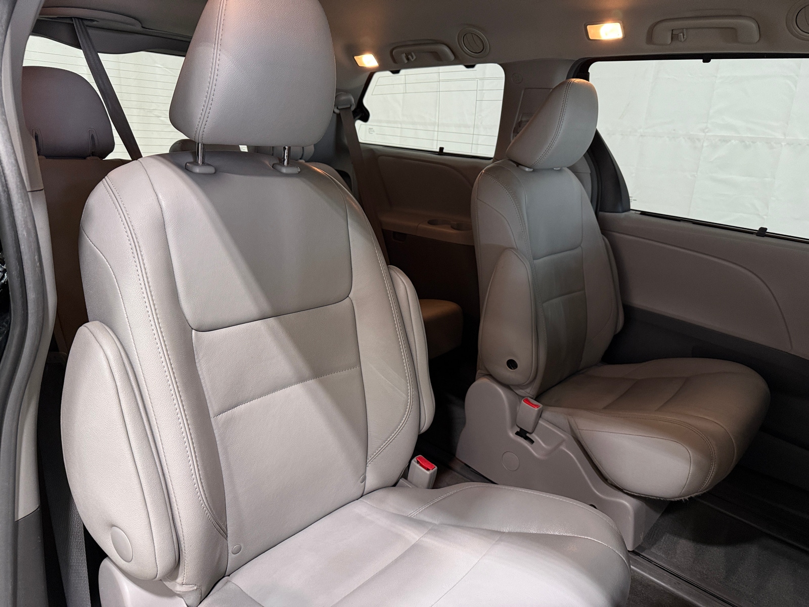 Thumbnail: 2017 Toyota Sienna - 5