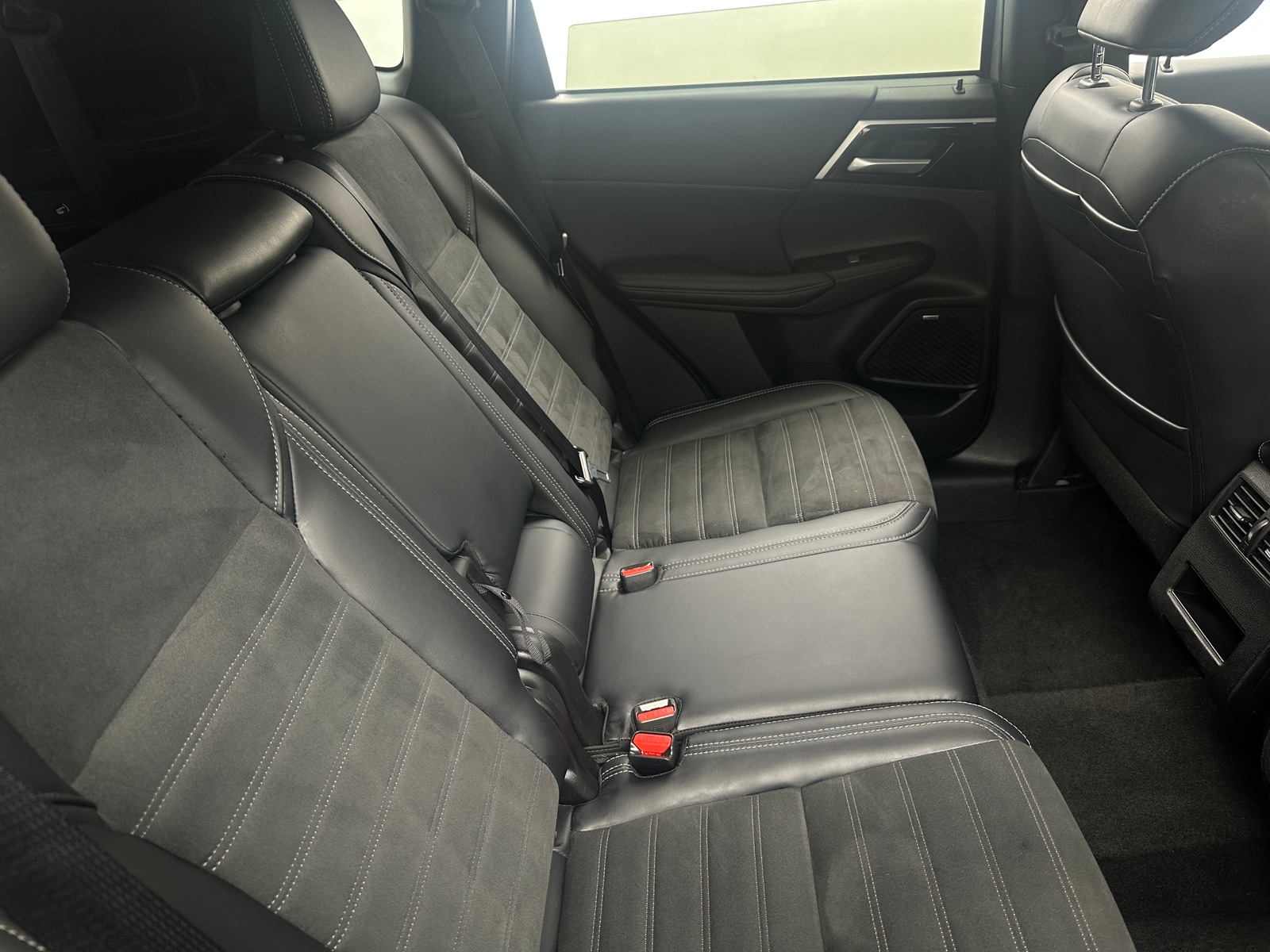 Thumbnail: 2025 Mitsubishi Outlander - 5