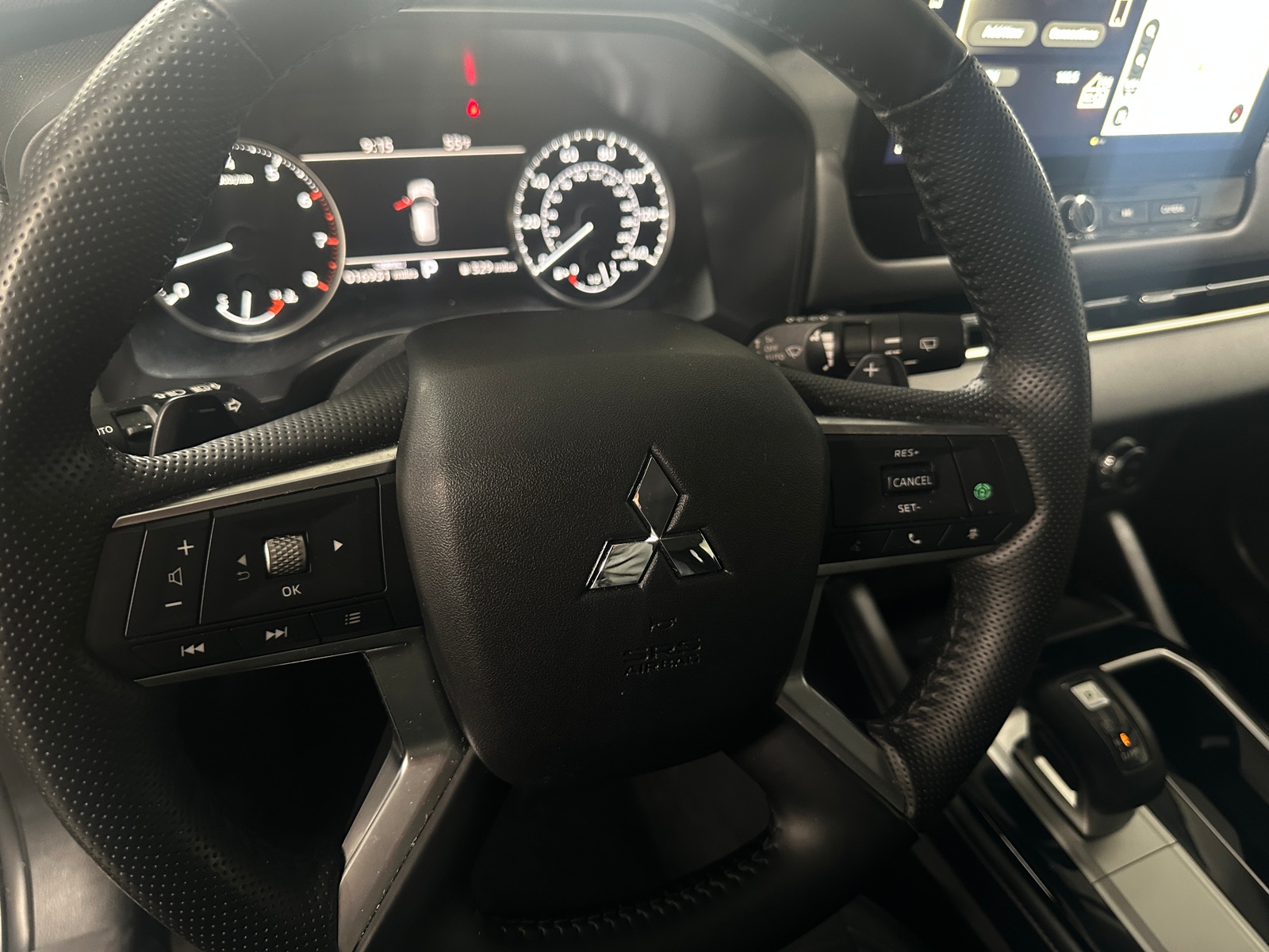 Thumbnail: 2025 Mitsubishi Outlander - 4