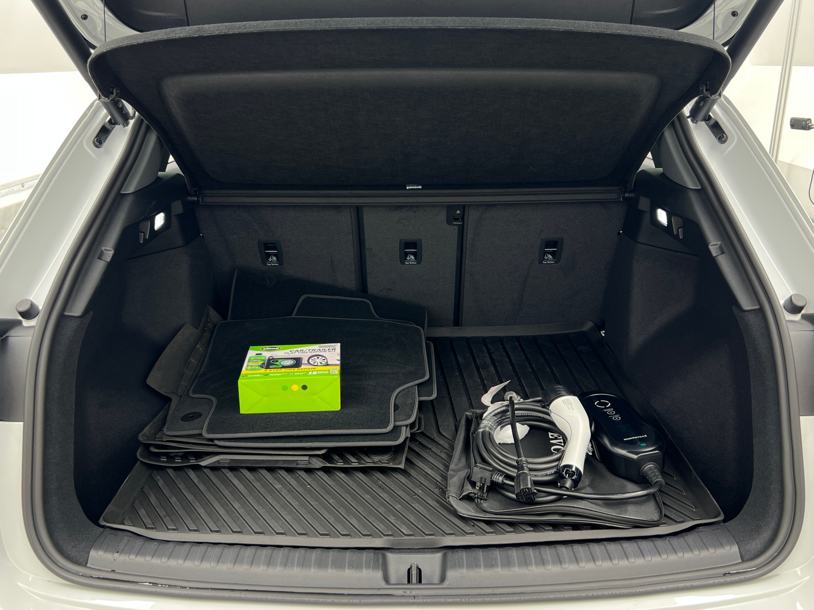 Thumbnail: 2024 Audi Q4 e-tron - 6