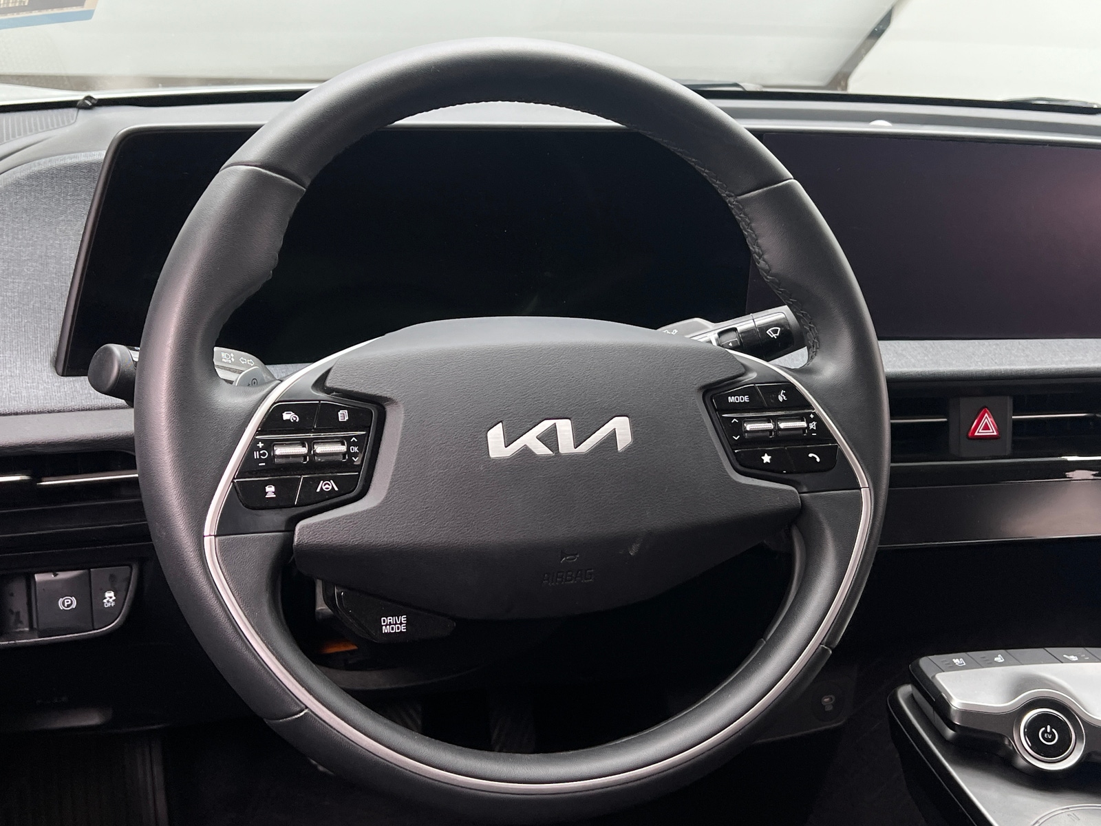 Thumbnail: 2022 Kia EV6 - 4