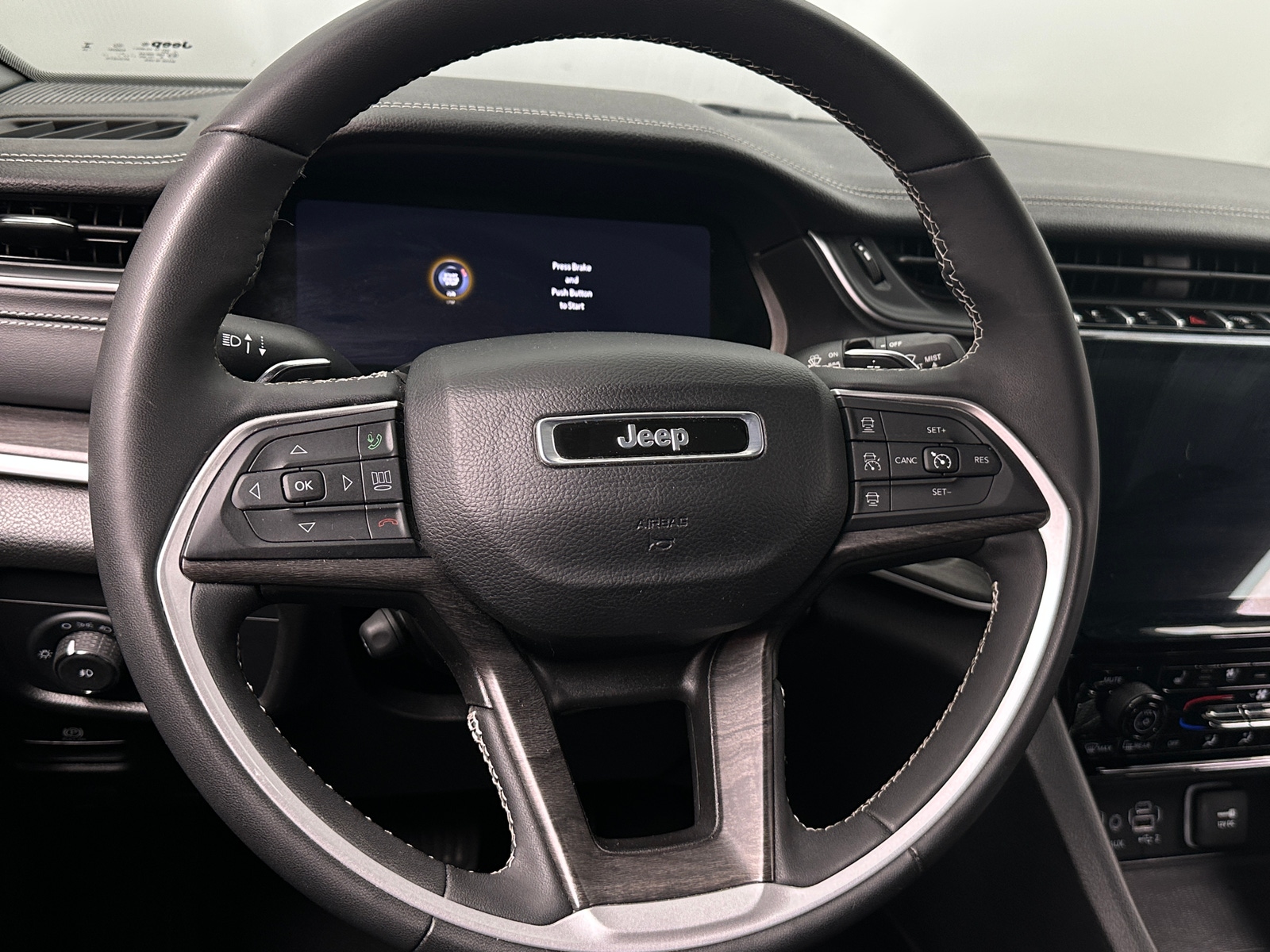 Thumbnail: 2024 Jeep Grand Cherokee L - 4