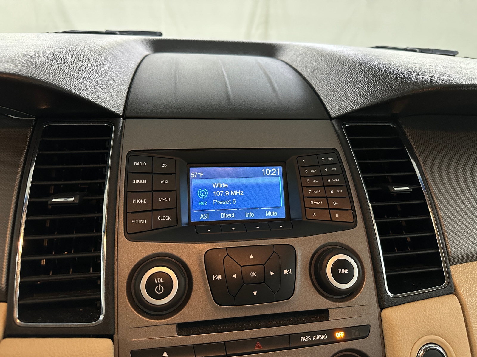 Thumbnail: 2018 Ford Taurus - 4