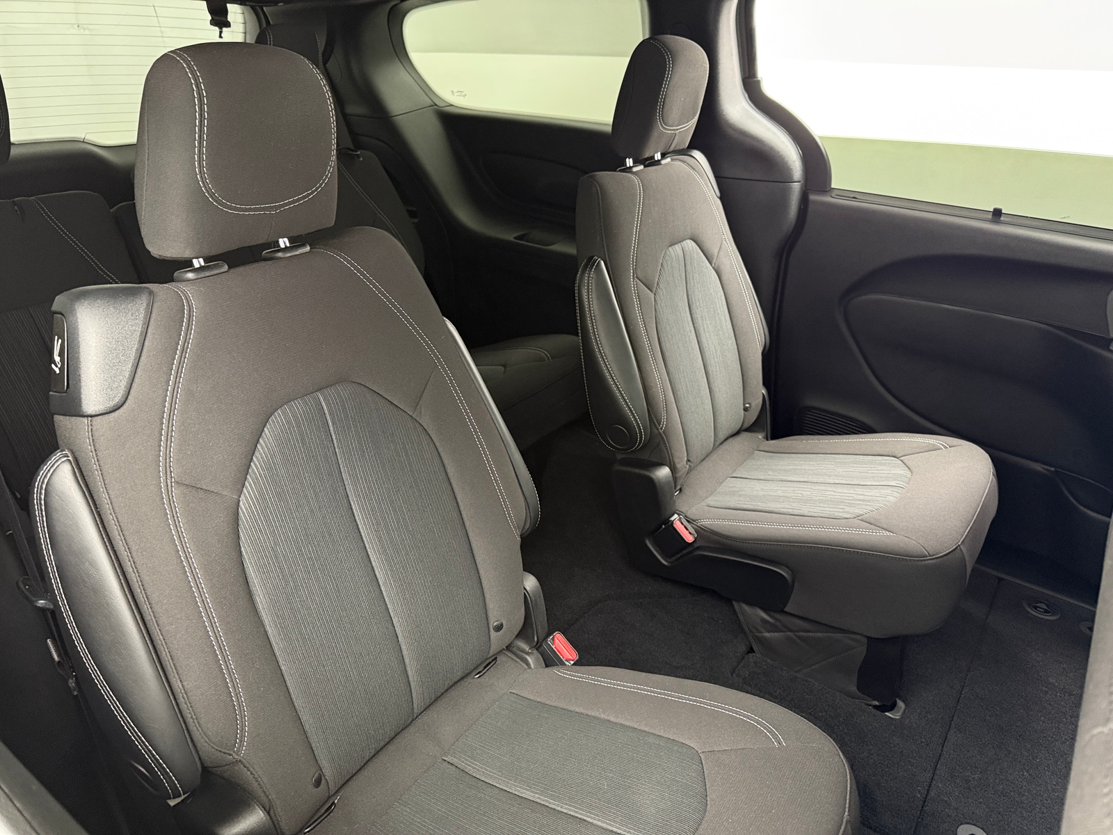 Thumbnail: 2021 Chrysler Pacifica - 6