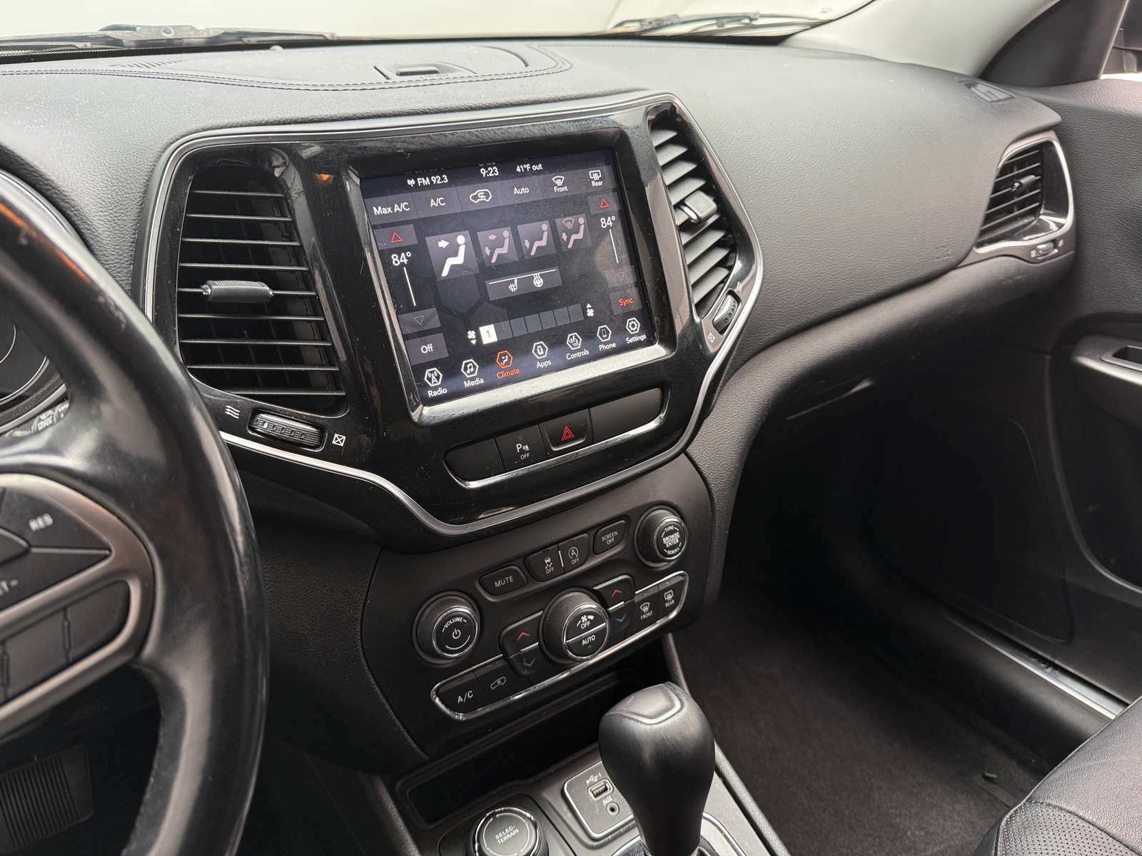 Thumbnail: 2020 Jeep Cherokee - 3