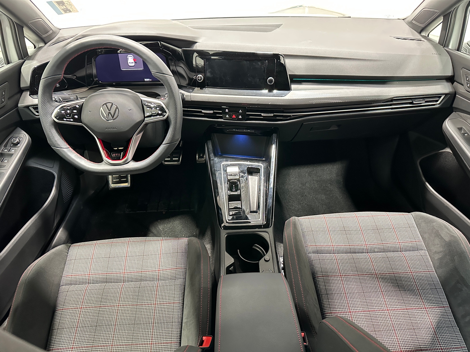 Thumbnail: 2024 Volkswagen Golf - 3