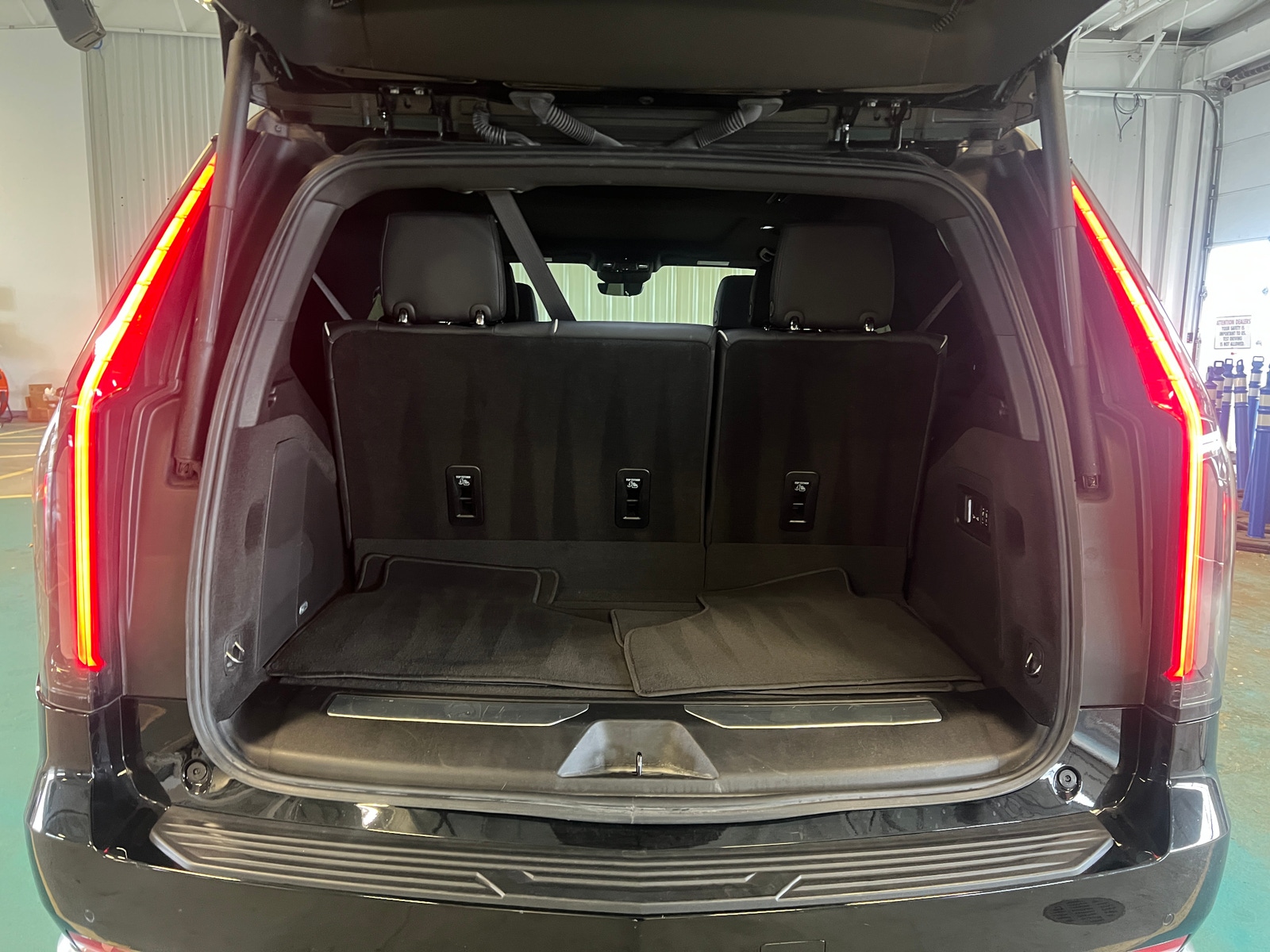 Thumbnail: 2024 Cadillac Escalade - 6