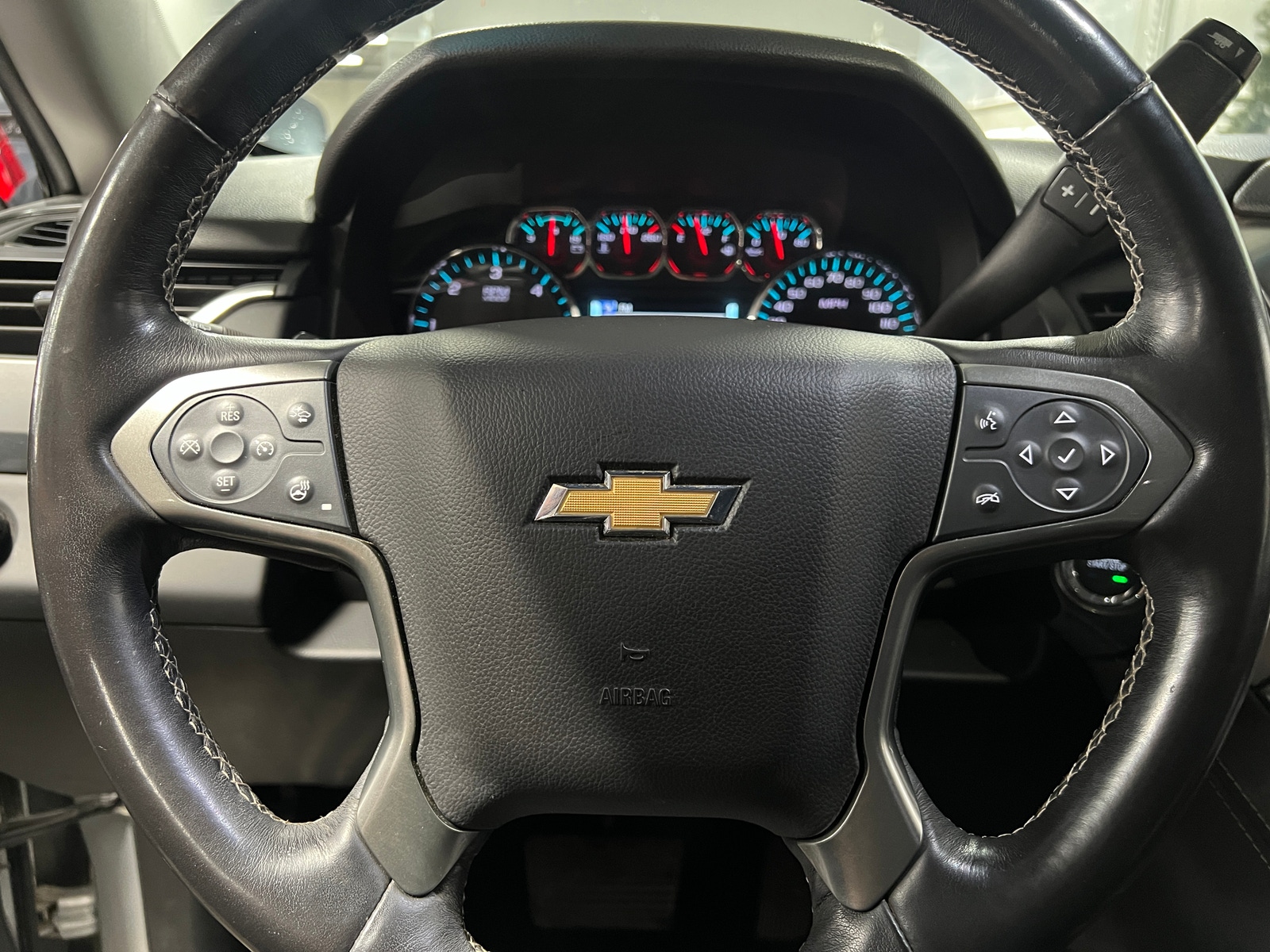 Thumbnail: 2019 Chevrolet Tahoe - 4