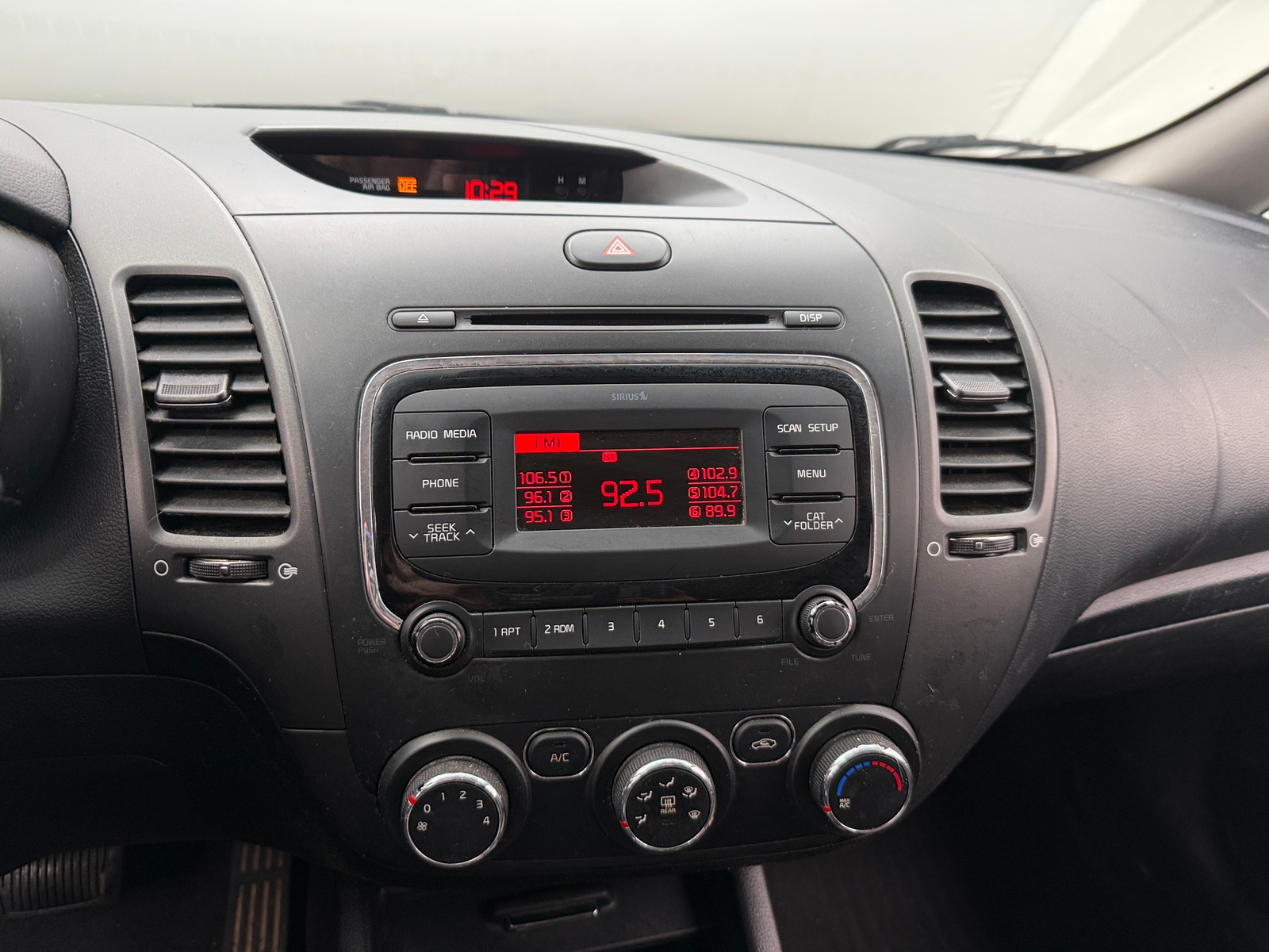 Thumbnail: 2017 Kia Forte - 4