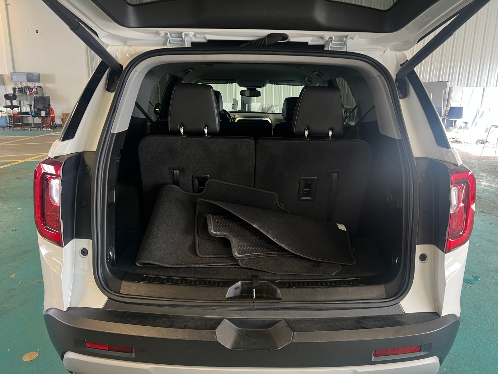 Thumbnail: 2023 GMC Acadia - 6