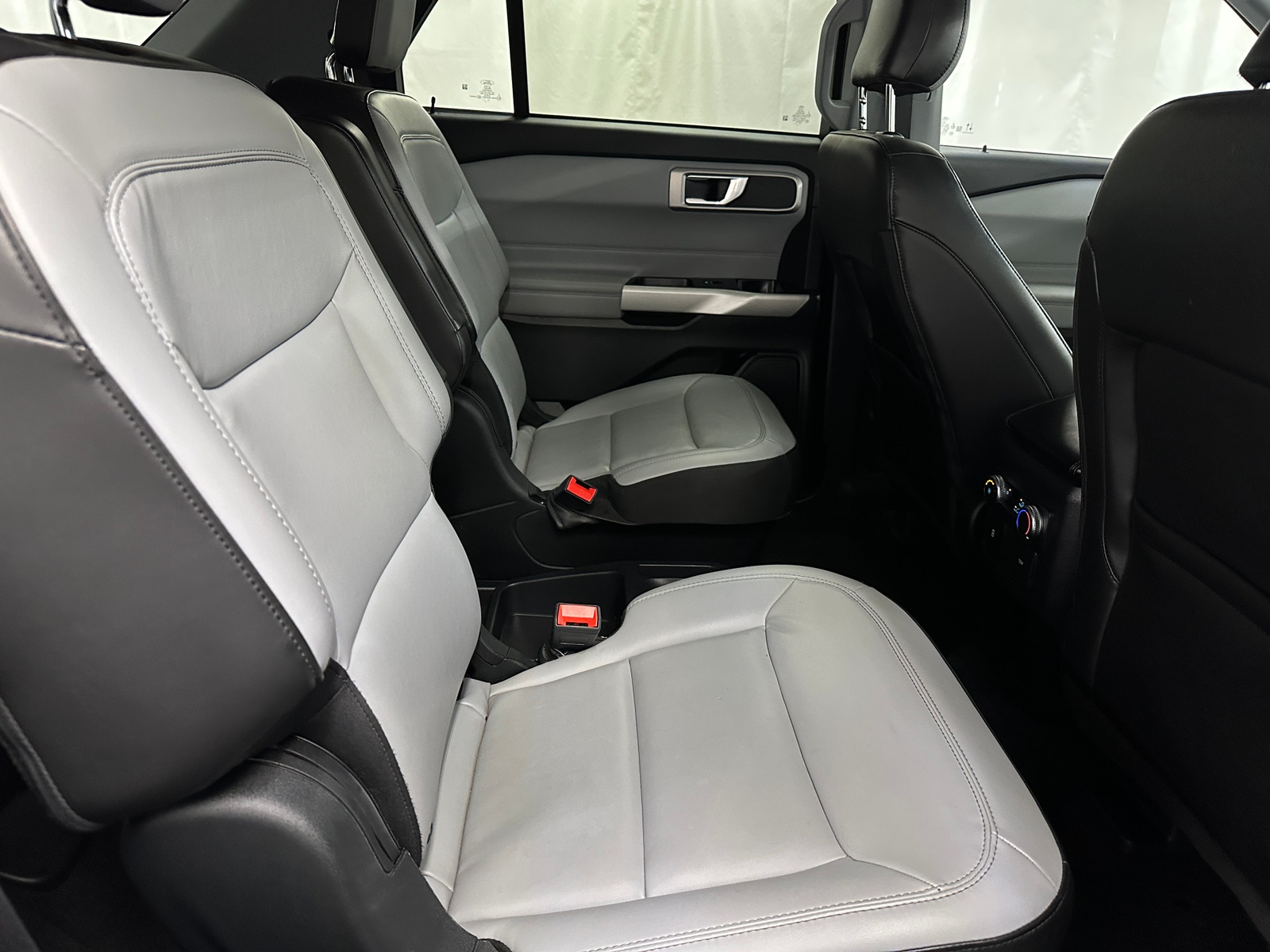 Thumbnail: 2021 Ford Explorer - 6