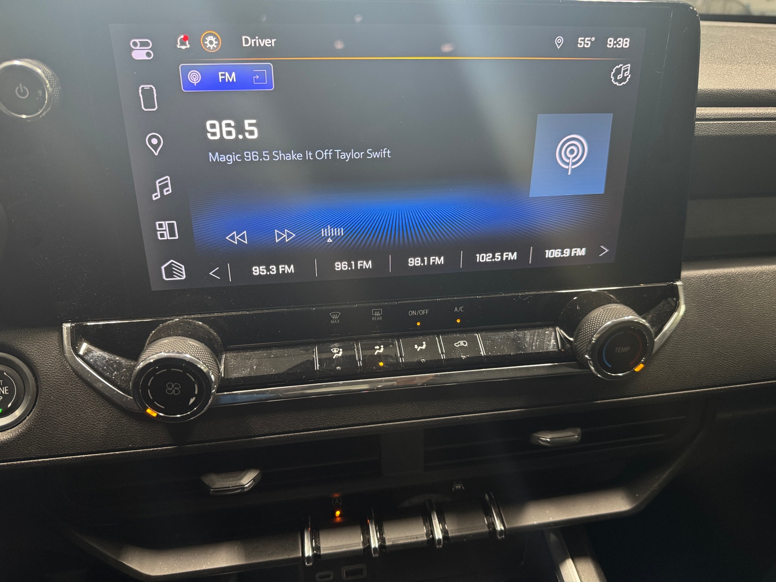 Thumbnail: 2024 Chevrolet Colorado - 4