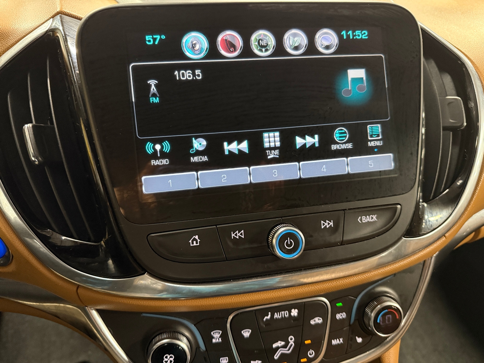 Thumbnail: 2016 Chevrolet Volt - 3