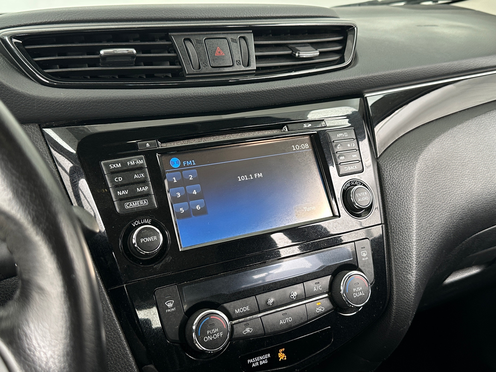 Thumbnail: 2018 Nissan Rogue Sport - 3