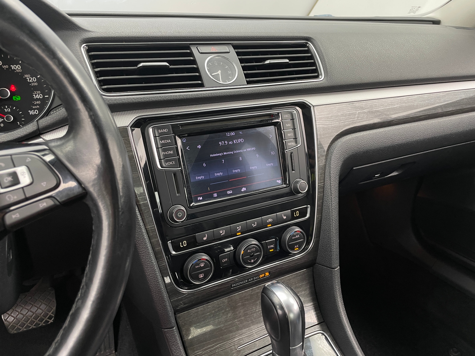 Thumbnail: 2016 Volkswagen Passat - 3