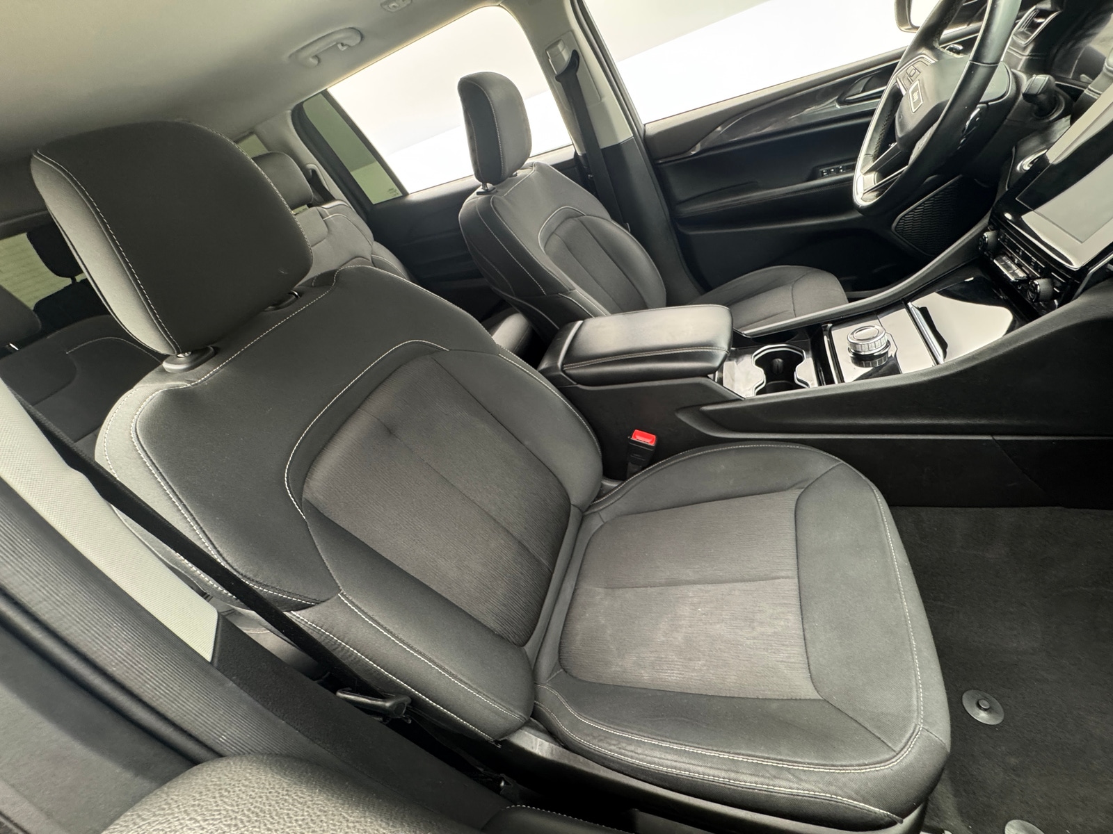 Thumbnail: 2022 Jeep Grand Cherokee L - 2