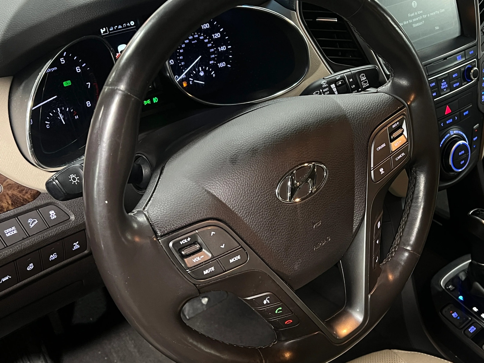 Thumbnail: 2017 Hyundai Santa Fe - 4