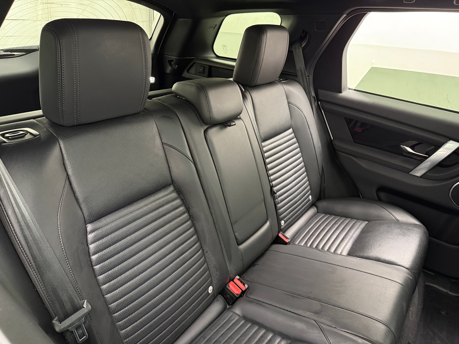 Thumbnail: 2023 Land Rover Discovery Sport - 5