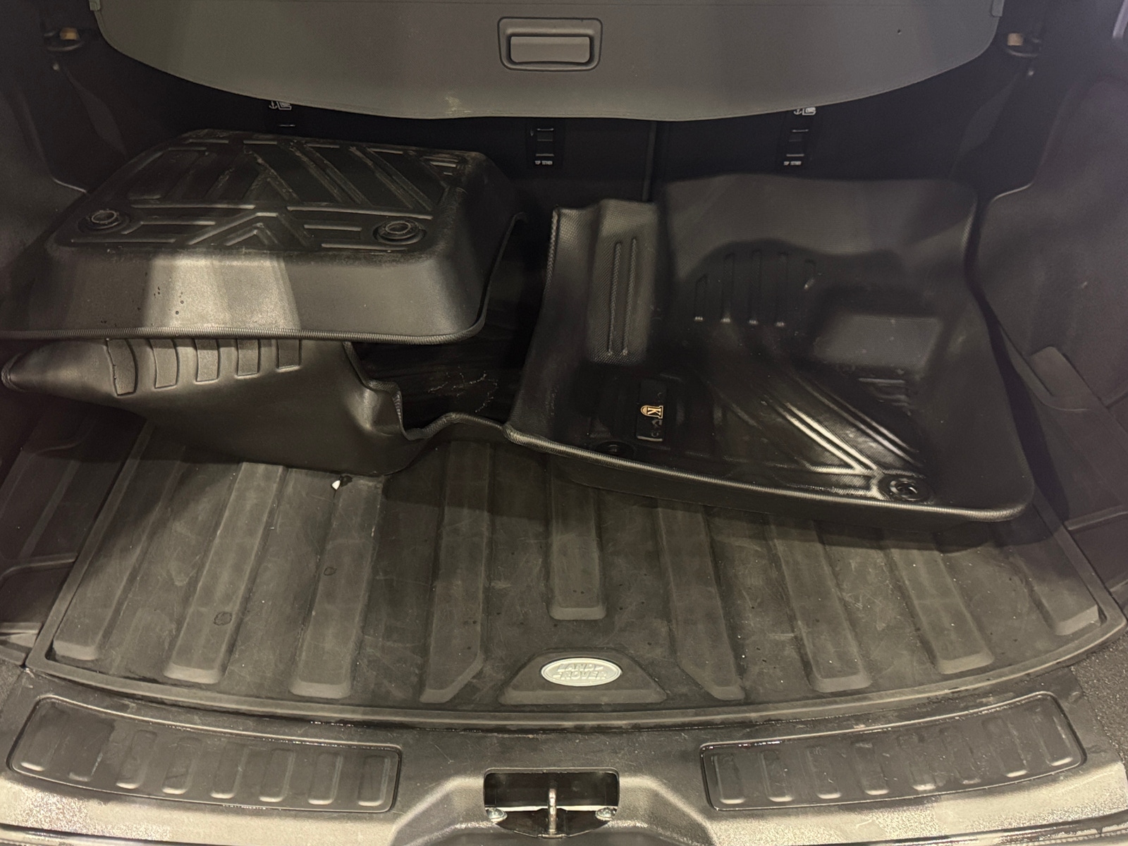 Thumbnail: 2023 Land Rover Discovery Sport - 6