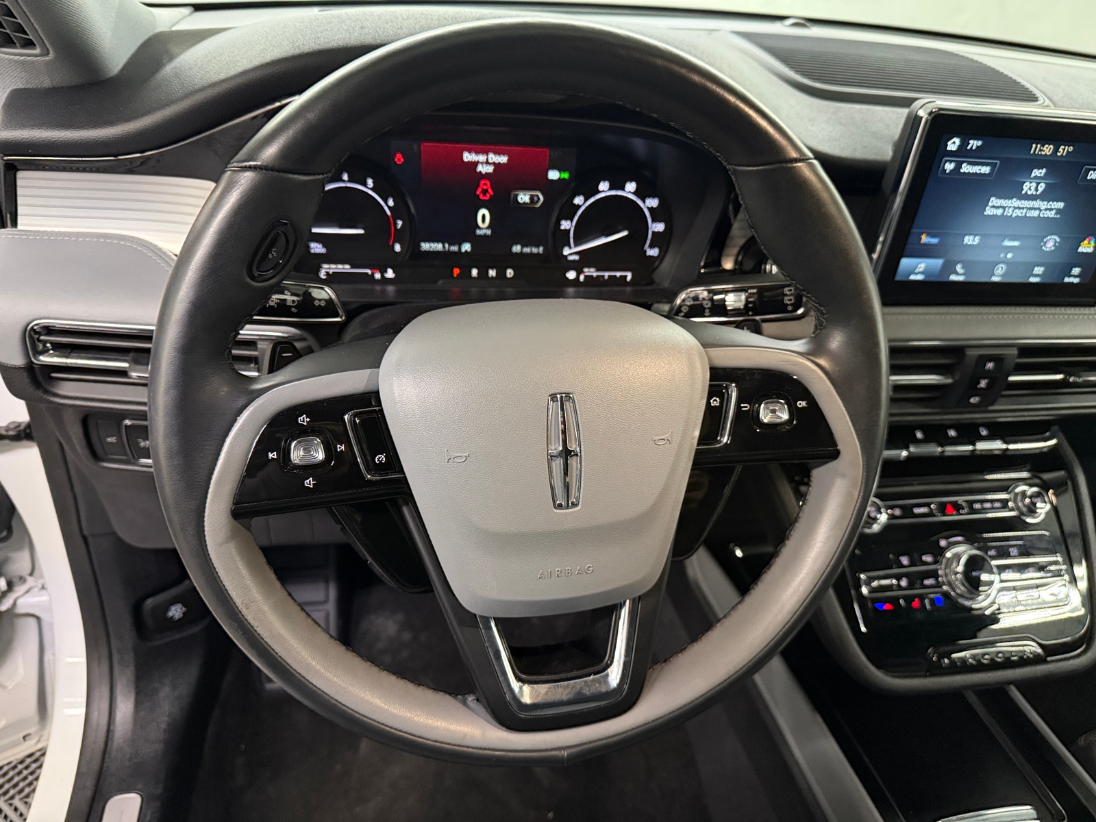 Thumbnail: 2022 Lincoln Corsair - 4