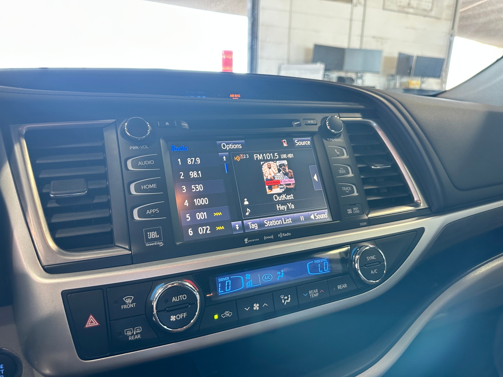 Thumbnail: 2019 Toyota Highlander - 3