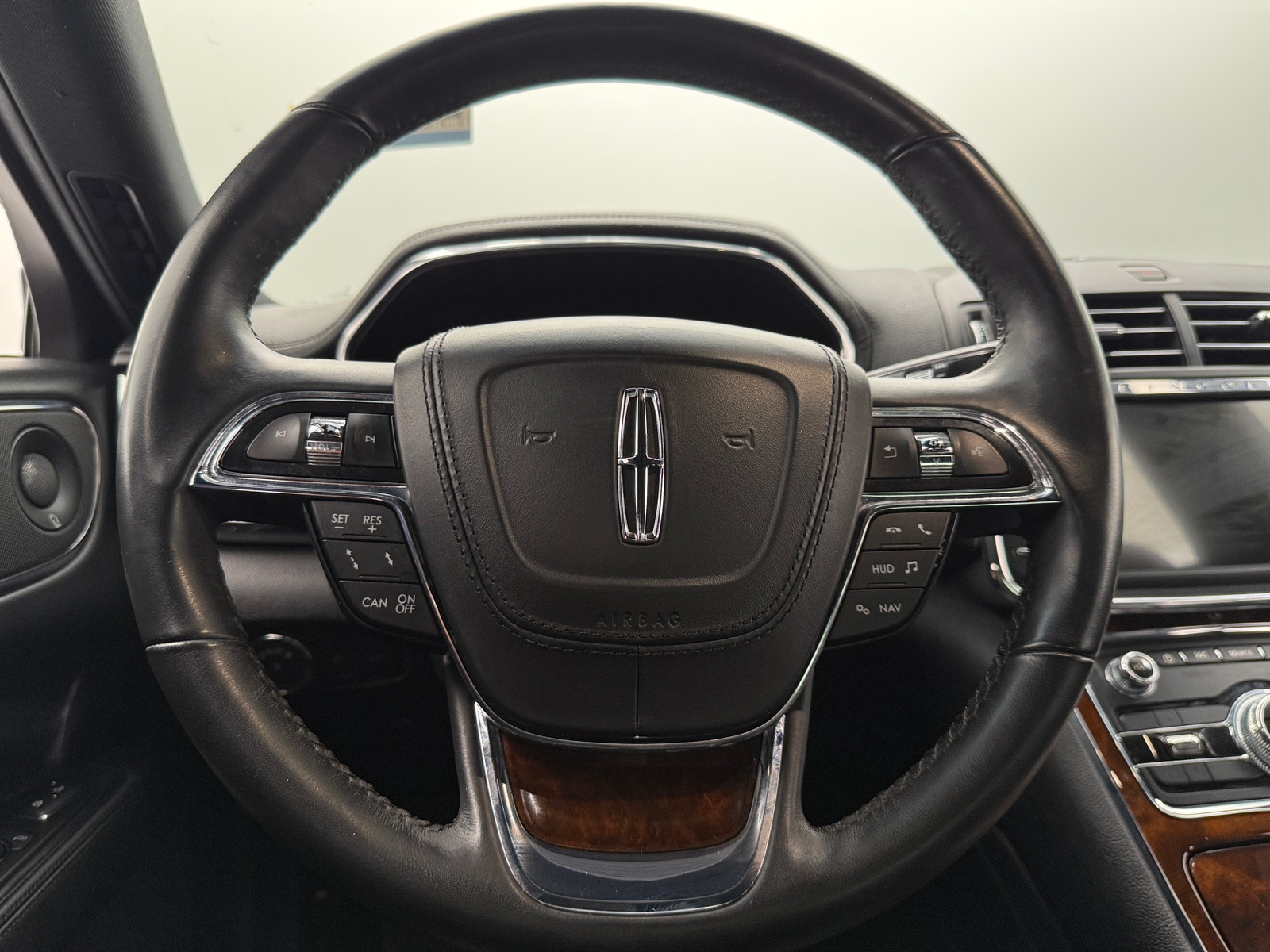 Thumbnail: 2017 Lincoln Continental - 4