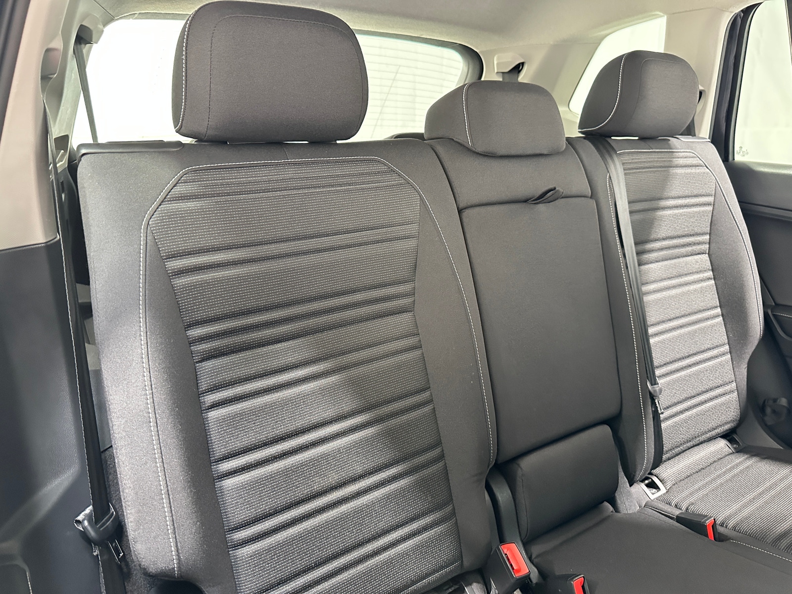 Thumbnail: 2022 Volkswagen Tiguan - 6