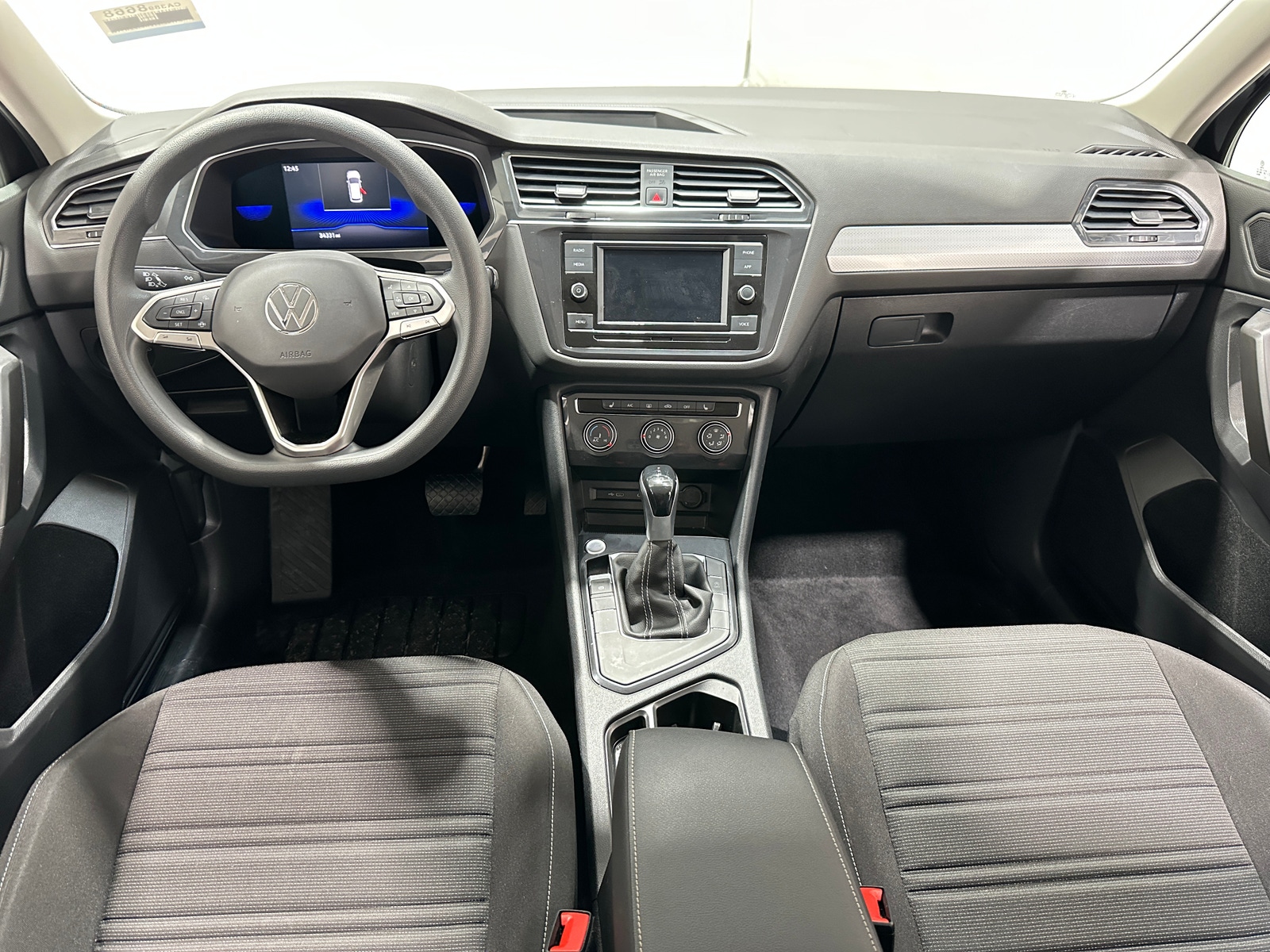 Thumbnail: 2022 Volkswagen Tiguan - 3