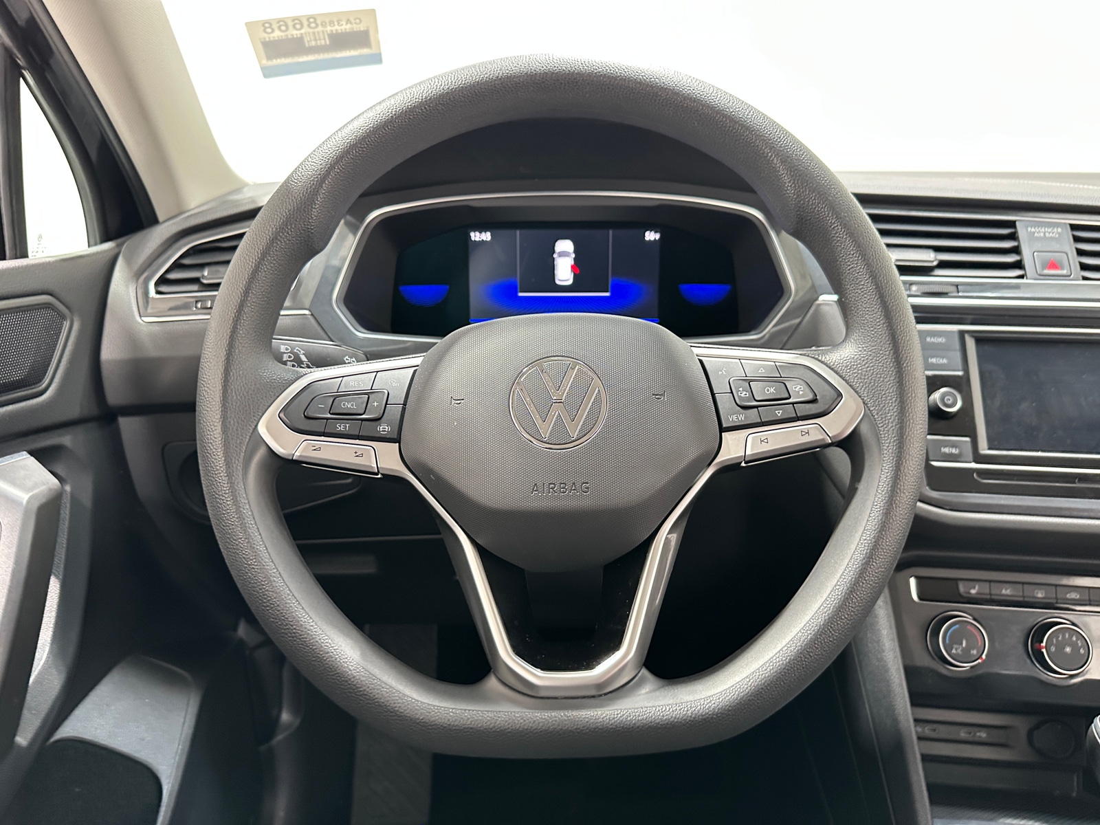 Thumbnail: 2022 Volkswagen Tiguan - 5