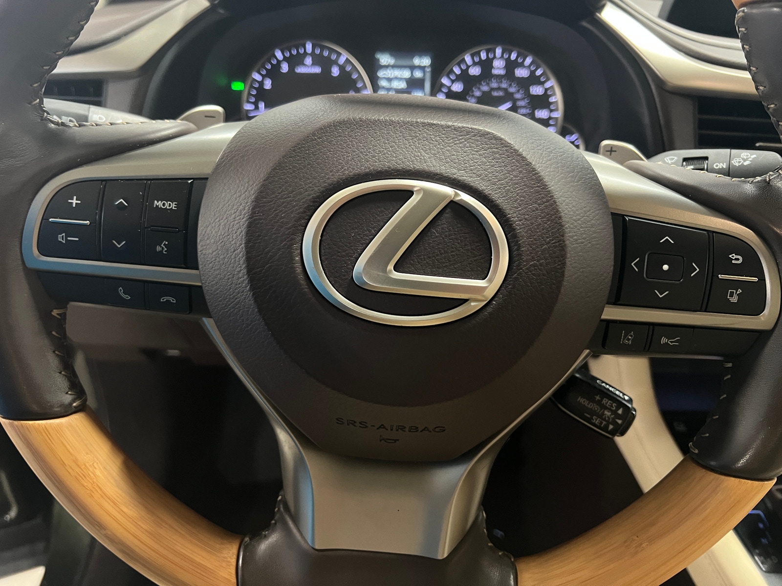 Thumbnail: 2020 Lexus RX - 4