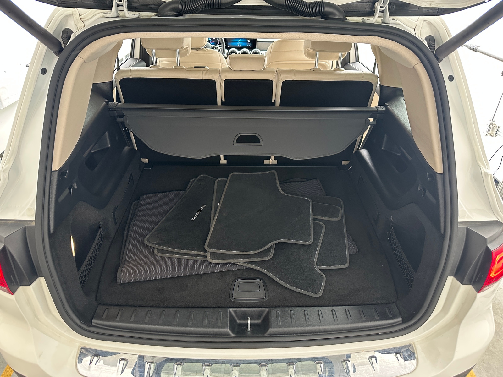 Thumbnail: 2020 Mercedes-Benz GLB - 6