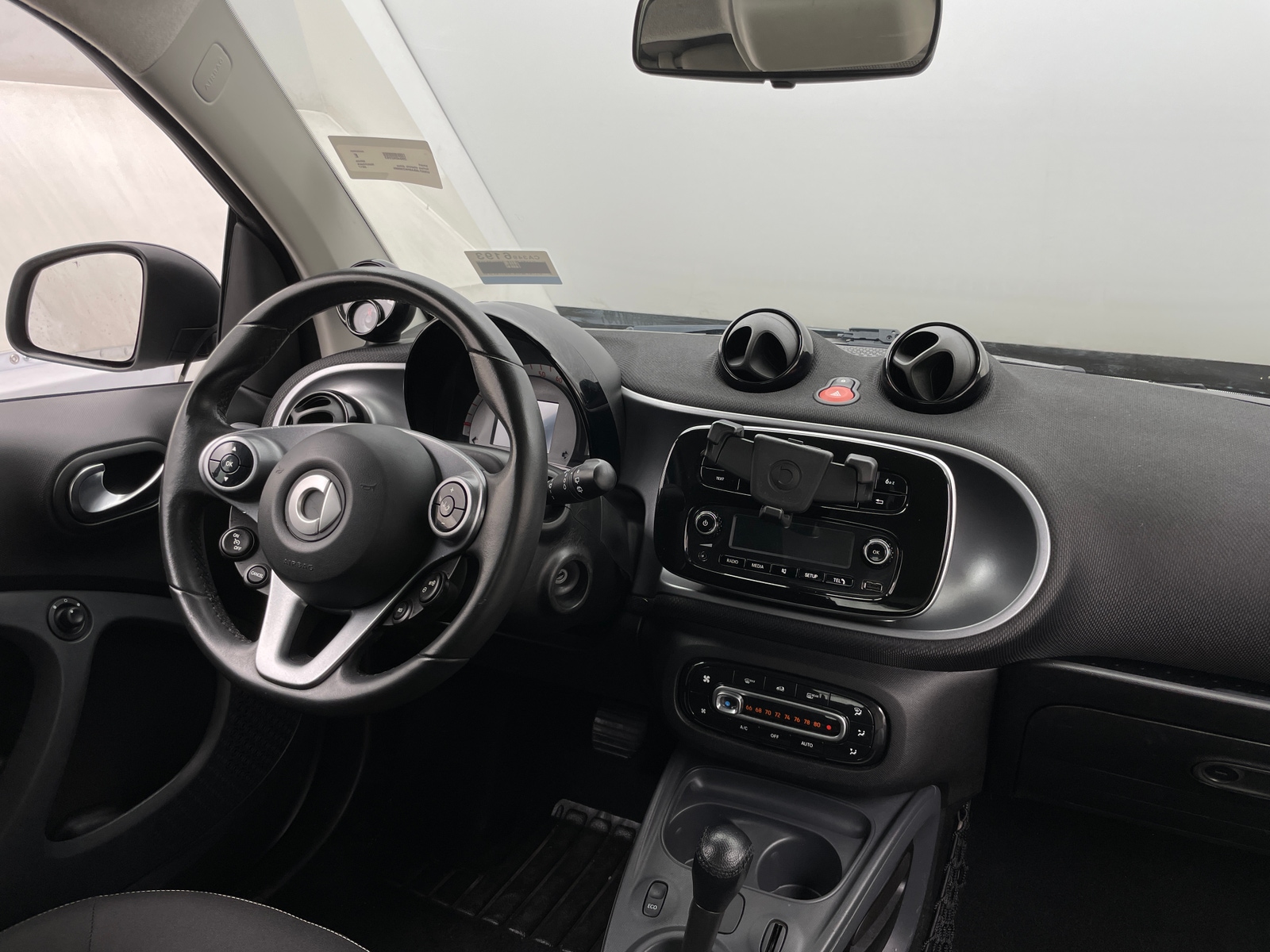 Thumbnail: 2017 smart fortwo - 3