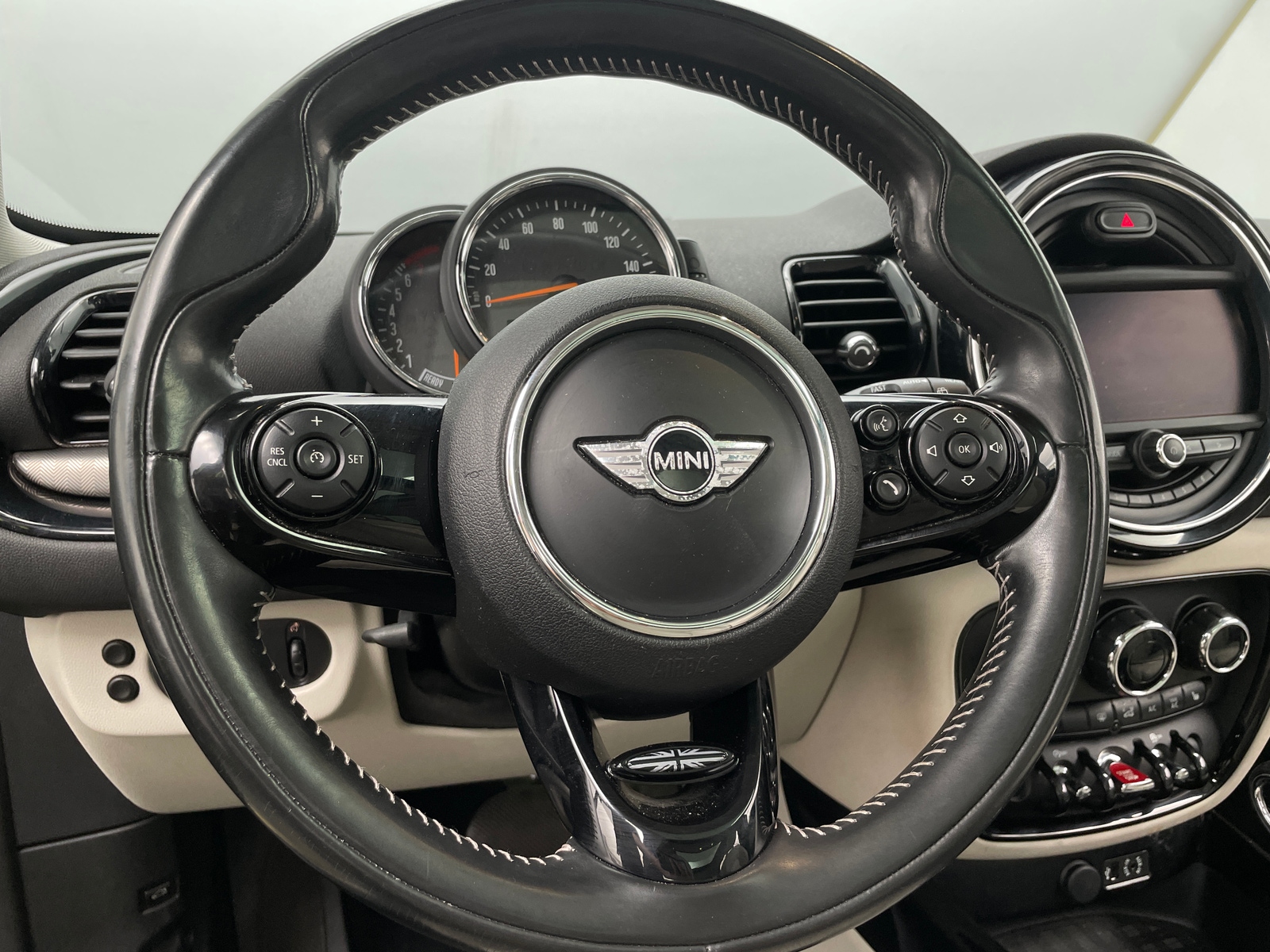 Thumbnail: 2017 MINI Cooper Clubman - 4