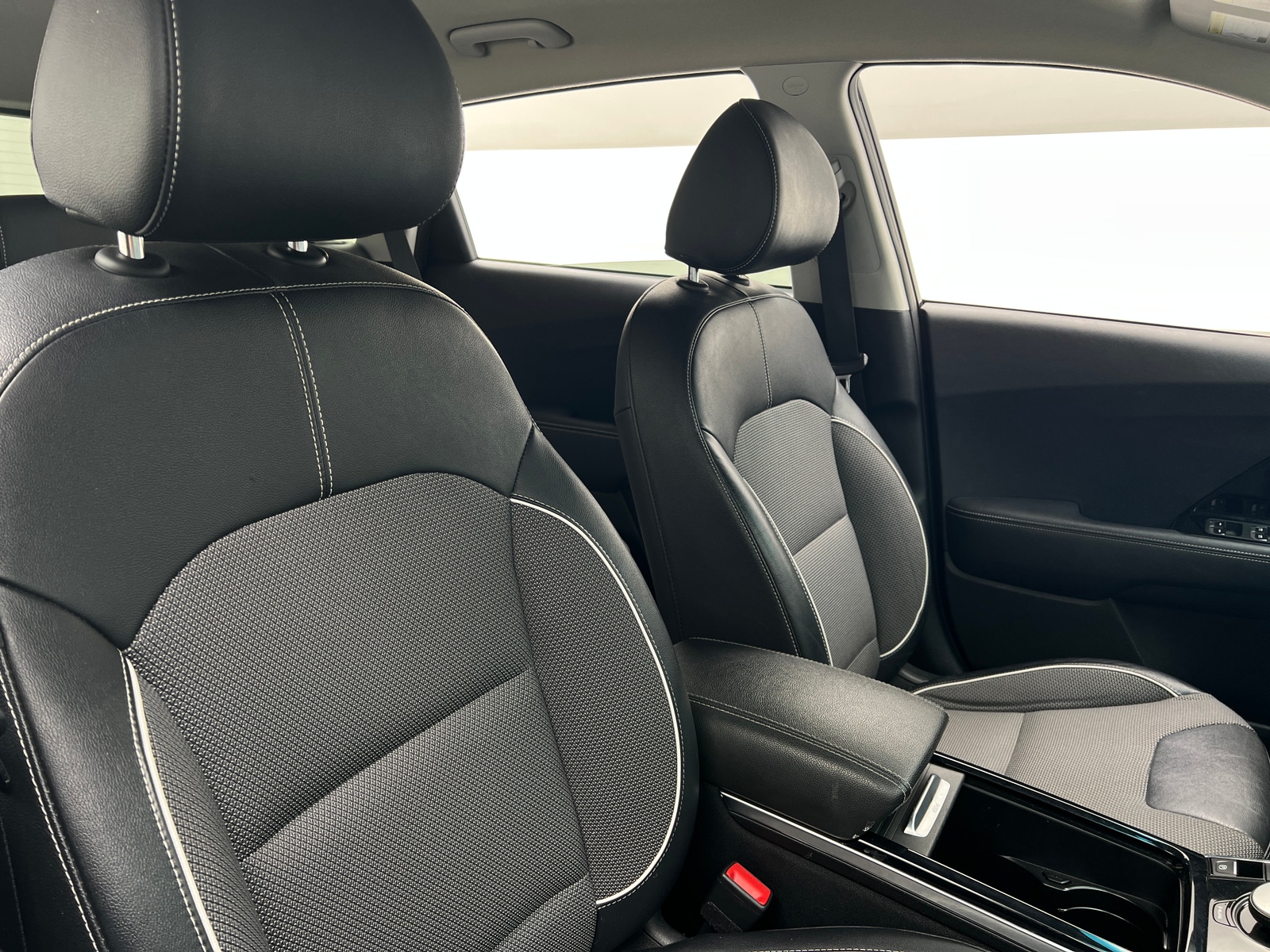 Thumbnail: 2020 Kia Niro - 2