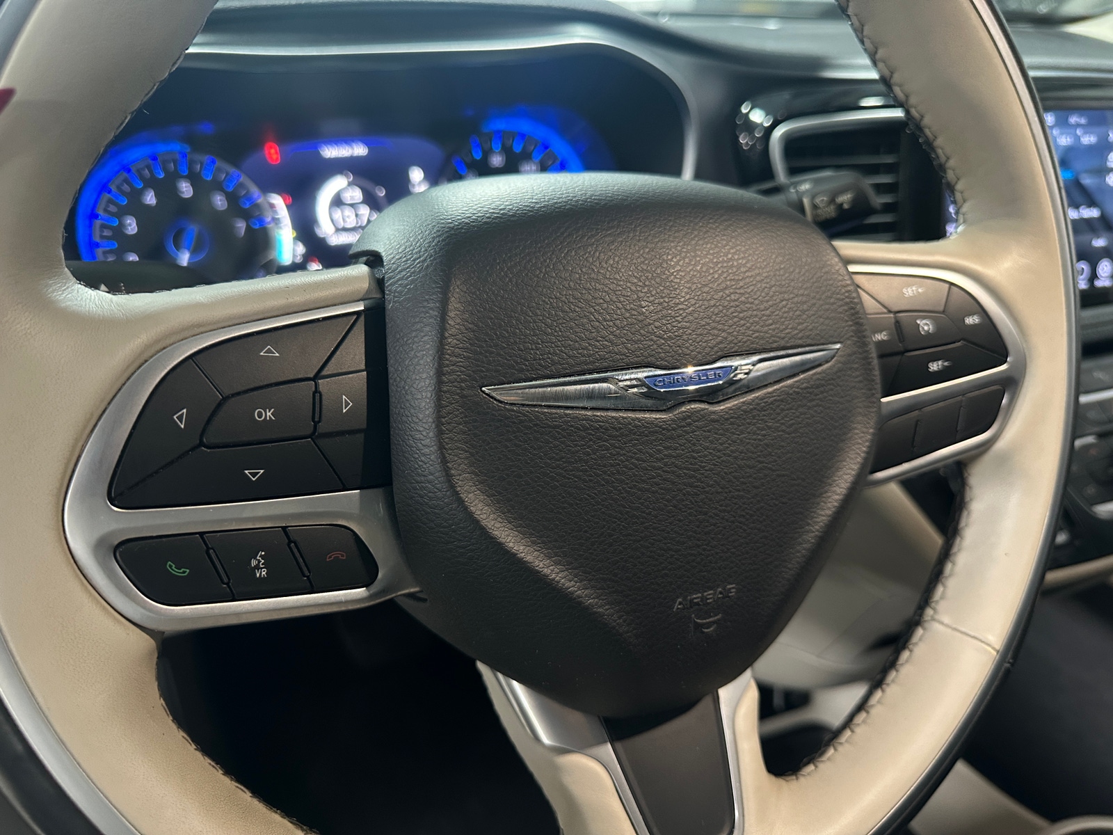 Thumbnail: 2020 Chrysler Pacifica - 4