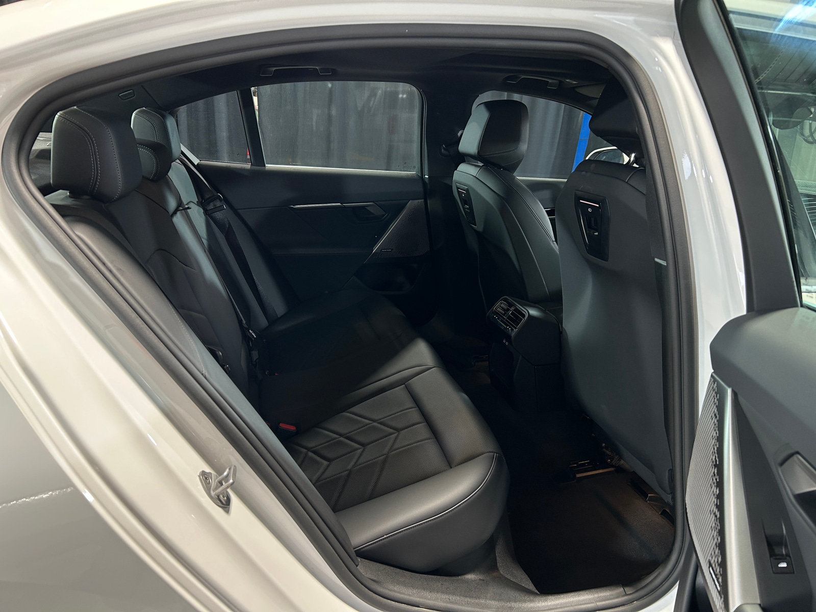 Thumbnail: 2025 BMW 5 Series - 5