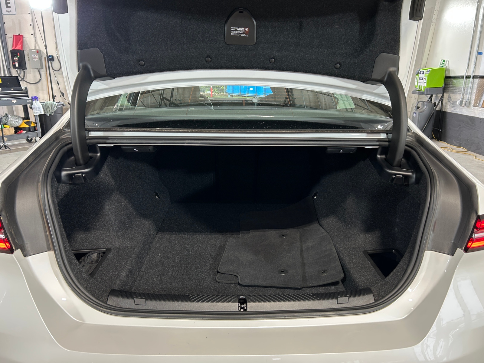 Thumbnail: 2025 BMW 5 Series - 6