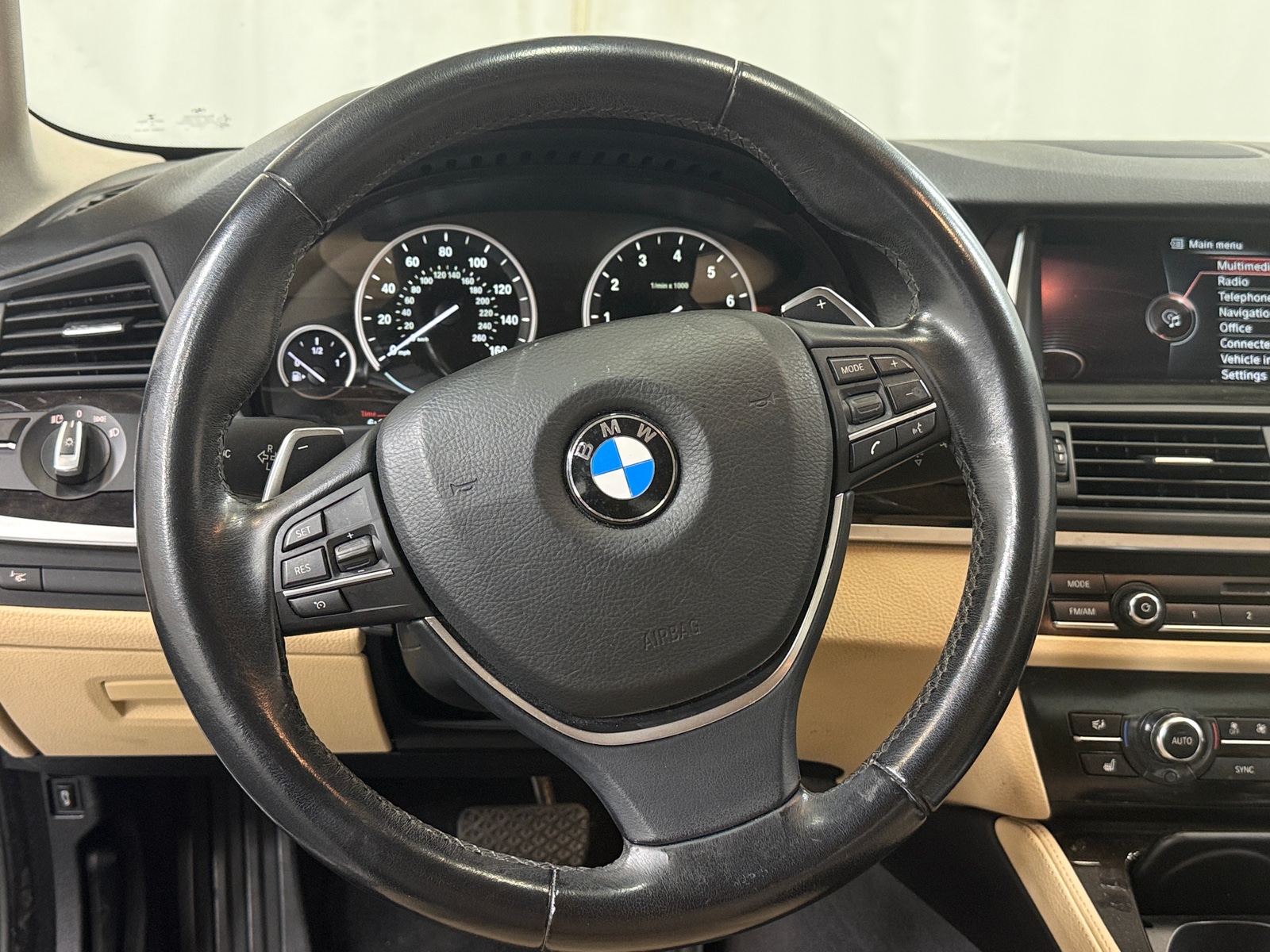Thumbnail: 2016 BMW 5 Series - 4